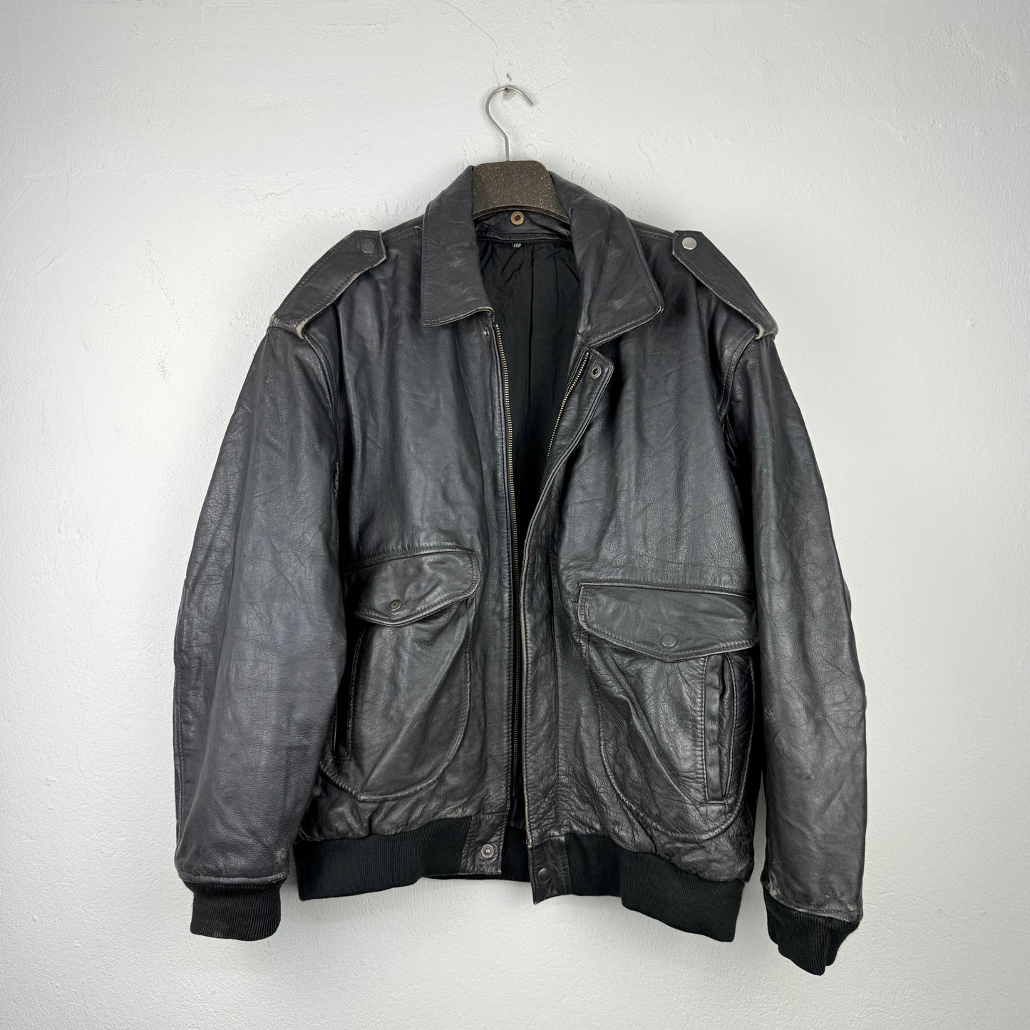 Kuratierter Vintage Onlineshop nachhaltige Secondhand Kleidung online kaufen, Online Shop Vintage, Vintage Online Shop, Second Hand Online Shop, gebraucht, zweite Hand, reused, preloved, Y2K, thriftshop, thriftstore, thrifting, thrift shop, thrift store