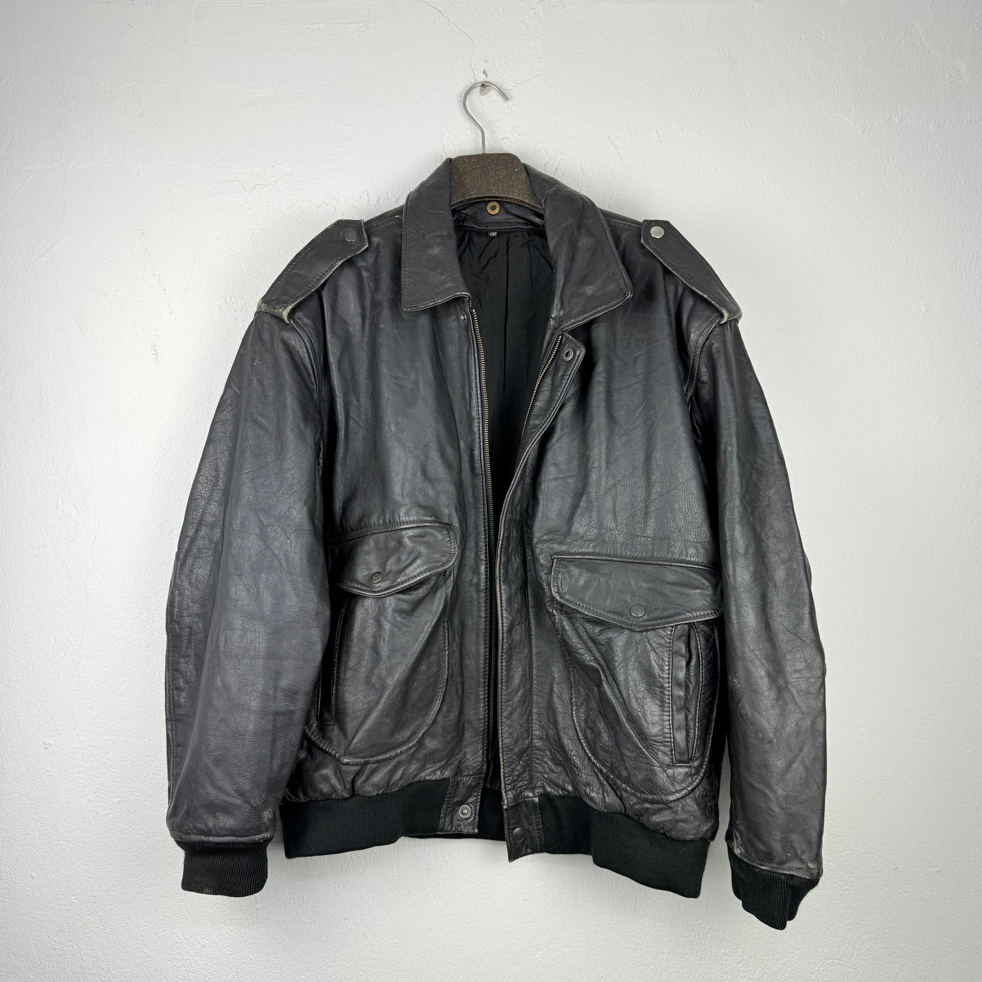 Kuratierter Vintage Onlineshop nachhaltige Secondhand Kleidung online kaufen, Online Shop Vintage, Vintage Online Shop, Second Hand Online Shop, gebraucht, zweite Hand, reused, preloved, Y2K, thriftshop, thriftstore, thrifting, thrift shop, thrift store