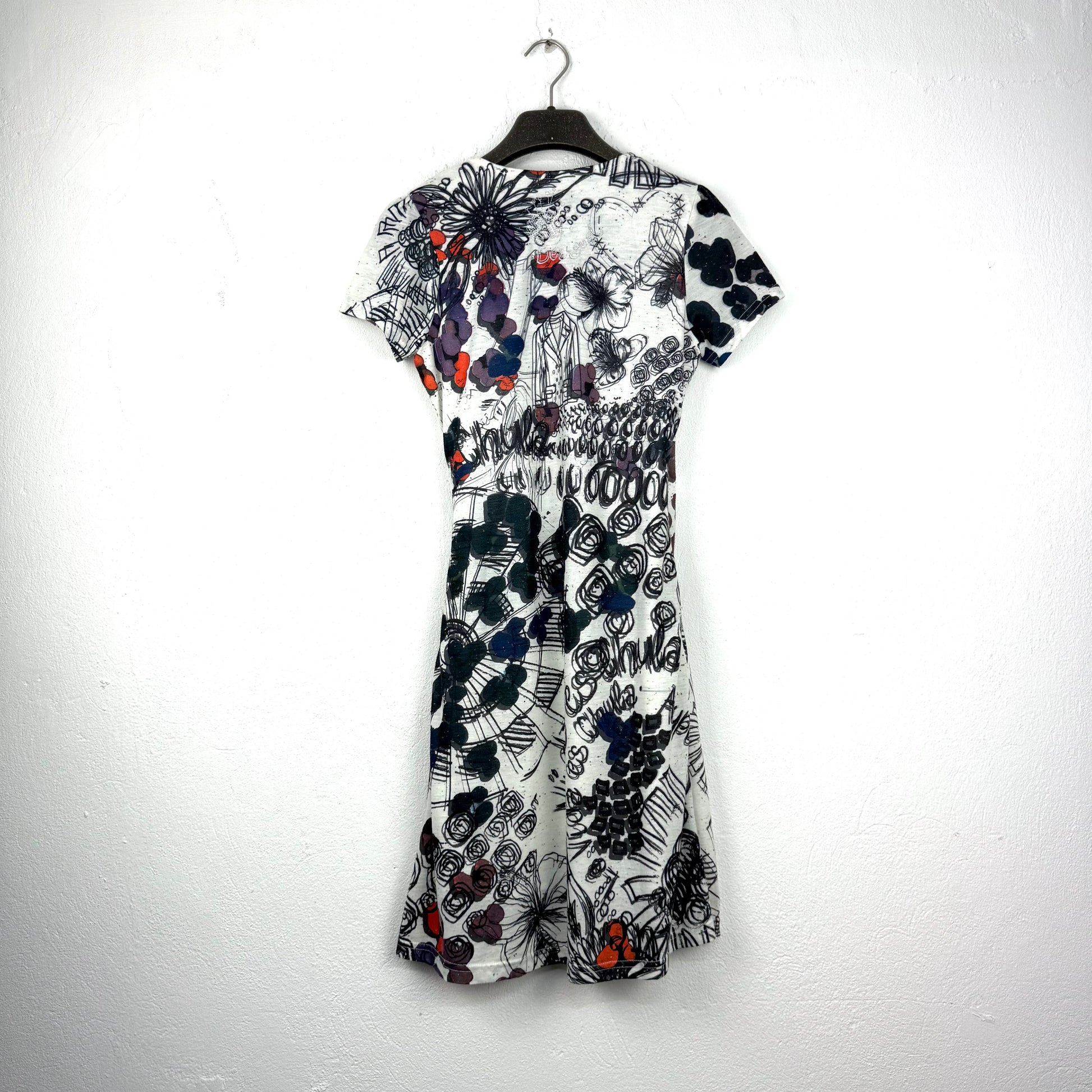 Kuratierter Vintage Onlineshop nachhaltige Secondhand Kleidung online kaufen, Online Shop Vintage, Vintage Online Shop, Second Hand Online Shop, gebraucht, zweite Hand, reused, preloved, Y2K, thriftshop, thriftstore, thrifting, thrift shop, thrift store