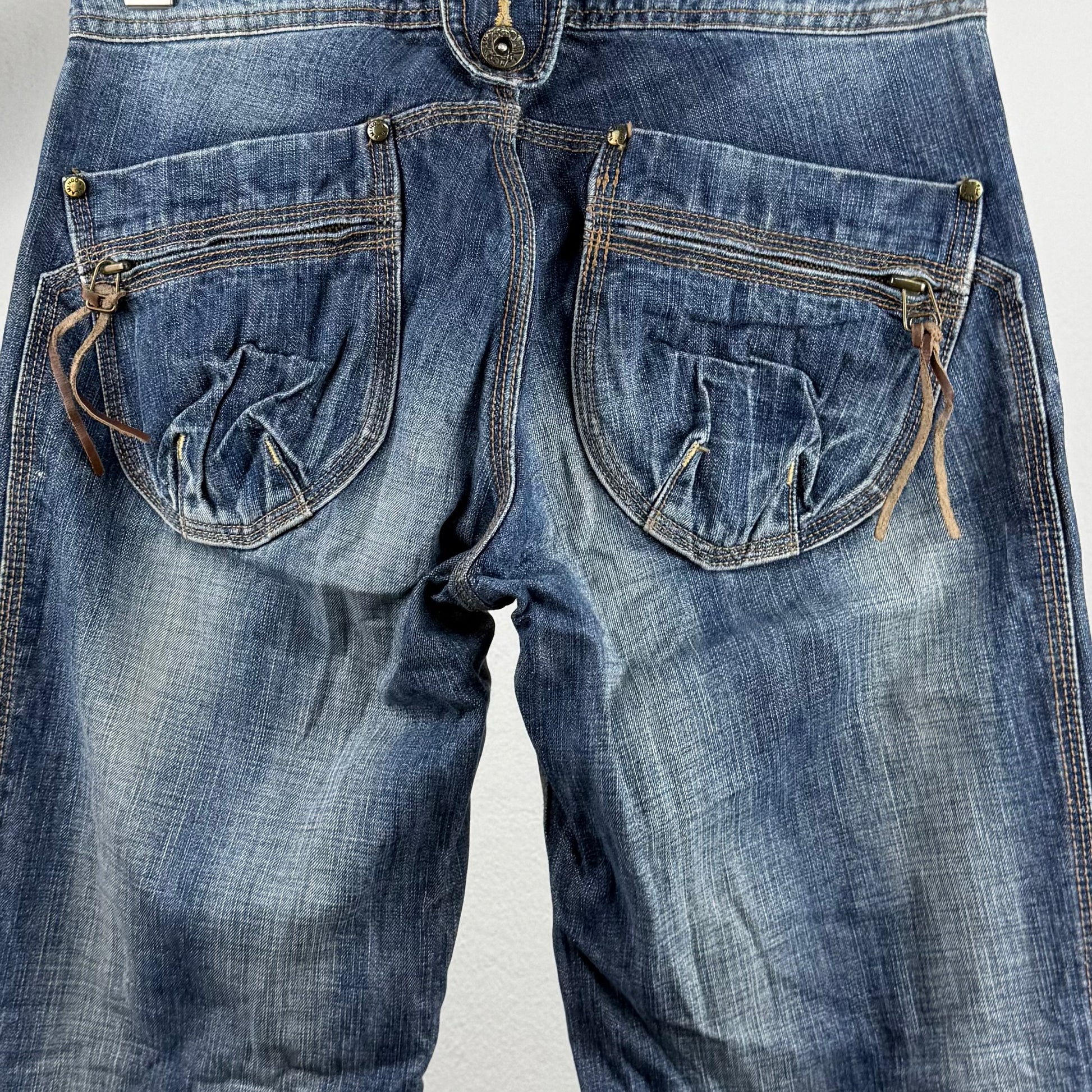 Kuratierter Vintage Onlineshop nachhaltige Secondhand Kleidung online kaufen, Online Shop Vintage, Vintage Online Shop, Second Hand Online Shop, gebraucht, zweite Hand, reused, preloved, Y2K, thriftshop, thriftstore, thrifting, thrift shop, thrift store