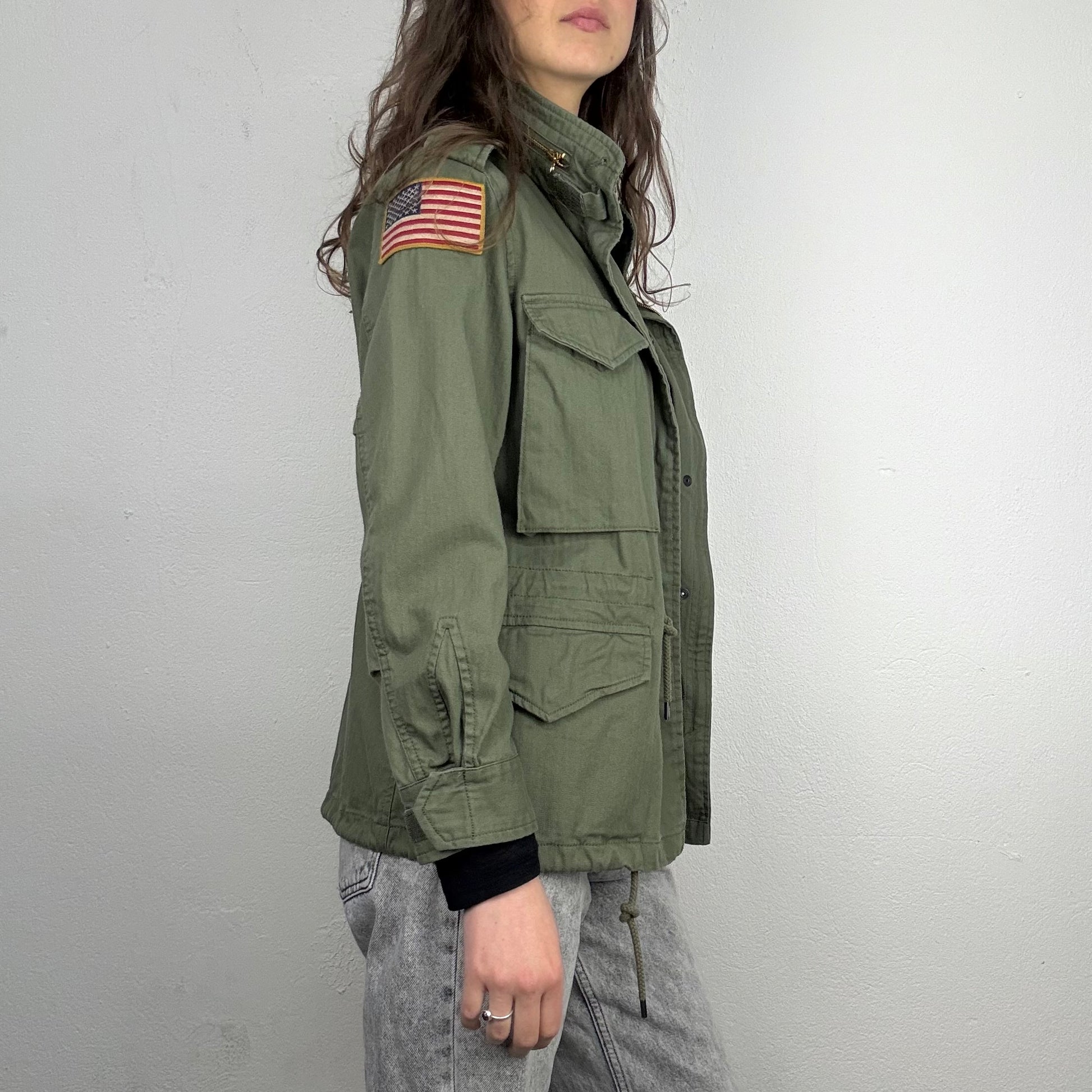 Kuratierter Vintage Onlineshop nachhaltige Secondhand Kleidung online kaufen, Online Shop Vintage, Vintage Online Shop, Second Hand Online Shop, gebraucht, zweite Hand, reused, preloved, Y2K, thriftshop, thriftstore, thrifting, thrift shop, thrift store