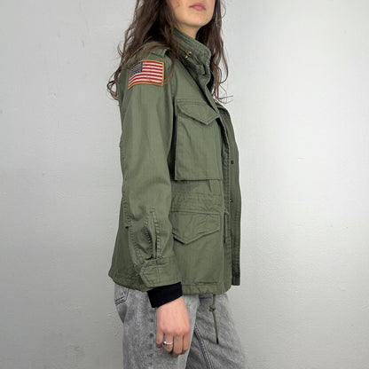 Kuratierter Vintage Onlineshop nachhaltige Secondhand Kleidung online kaufen, Online Shop Vintage, Vintage Online Shop, Second Hand Online Shop, gebraucht, zweite Hand, reused, preloved, Y2K, thriftshop, thriftstore, thrifting, thrift shop, thrift store