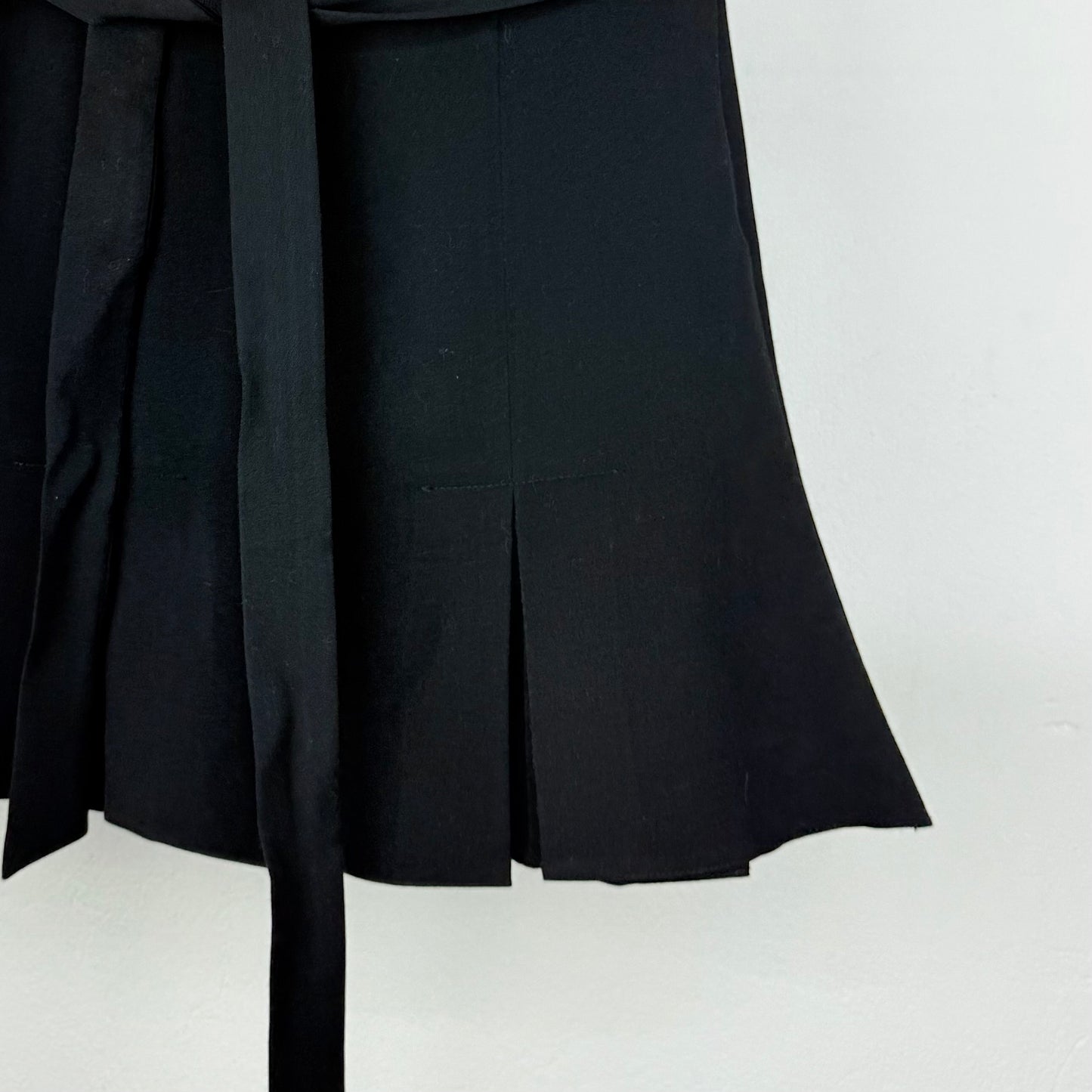 Kuratierter Vintage Onlineshop nachhaltige Secondhand Kleidung online kaufen, Online Shop Vintage, Vintage Online Shop, Second Hand Online Shop, gebraucht, zweite Hand, reused, preloved, Y2K, thriftshop, thriftstore, thrifting, thrift shop, thrift store
