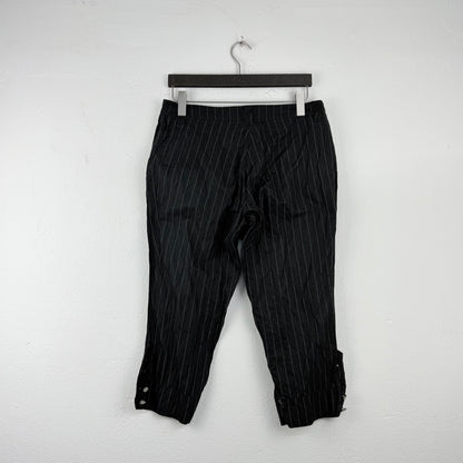 Kuratierter Vintage Onlineshop nachhaltige Secondhand Kleidung online kaufen, Online Shop Vintage, Vintage Online Shop, Second Hand Online Shop, gebraucht, zweite Hand, reused, preloved, Y2K, thriftshop, thriftstore, thrifting, thrift shop, thrift store, Streifn, Capri, Mid-length, Nadelstreifen, Brit Chic