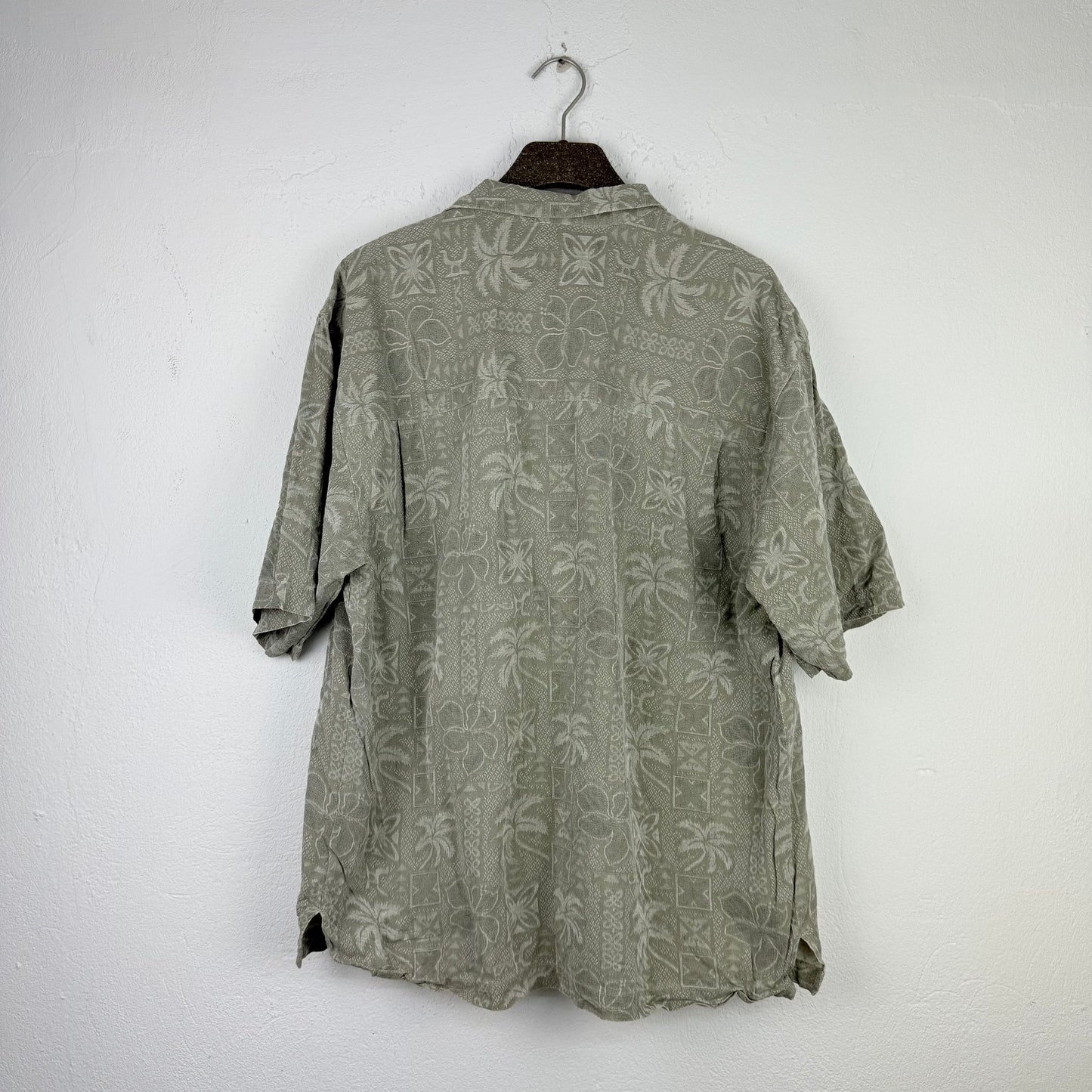 Kuratierter Vintage Onlineshop nachhaltige Secondhand Kleidung online kaufen, Online Shop Vintage, Vintage Online Shop, Second Hand Online Shop, gebraucht, zweite Hand, reused, preloved, Y2K, thriftshop, thriftstore, thrifting, thrift shop, thrift store