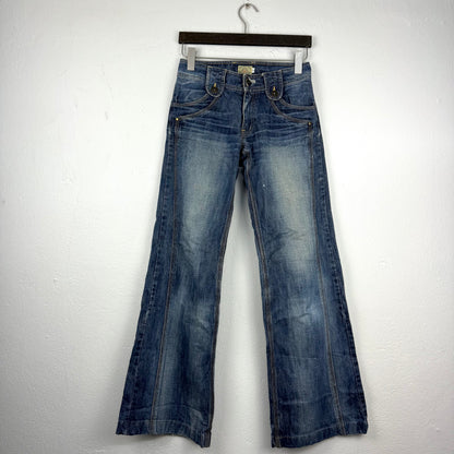 Kuratierter Vintage Onlineshop nachhaltige Secondhand Kleidung online kaufen, Online Shop Vintage, Vintage Online Shop, Second Hand Online Shop, gebraucht, zweite Hand, reused, preloved, Y2K, thriftshop, thriftstore, thrifting, thrift shop, thrift store
