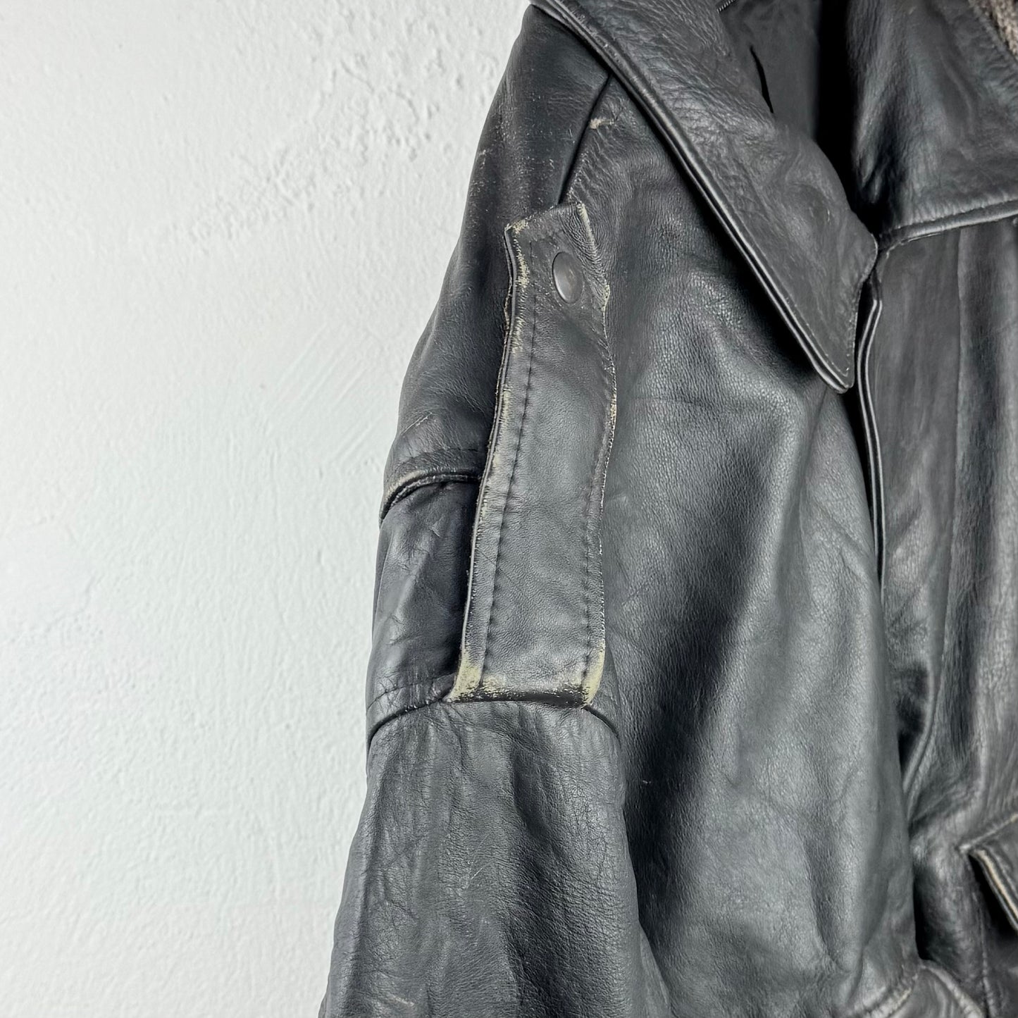 Kuratierter Vintage Onlineshop nachhaltige Secondhand Kleidung online kaufen, Online Shop Vintage, Vintage Online Shop, Second Hand Online Shop, gebraucht, zweite Hand, reused, preloved, Y2K, thriftshop, thriftstore, thrifting, thrift shop, thrift store