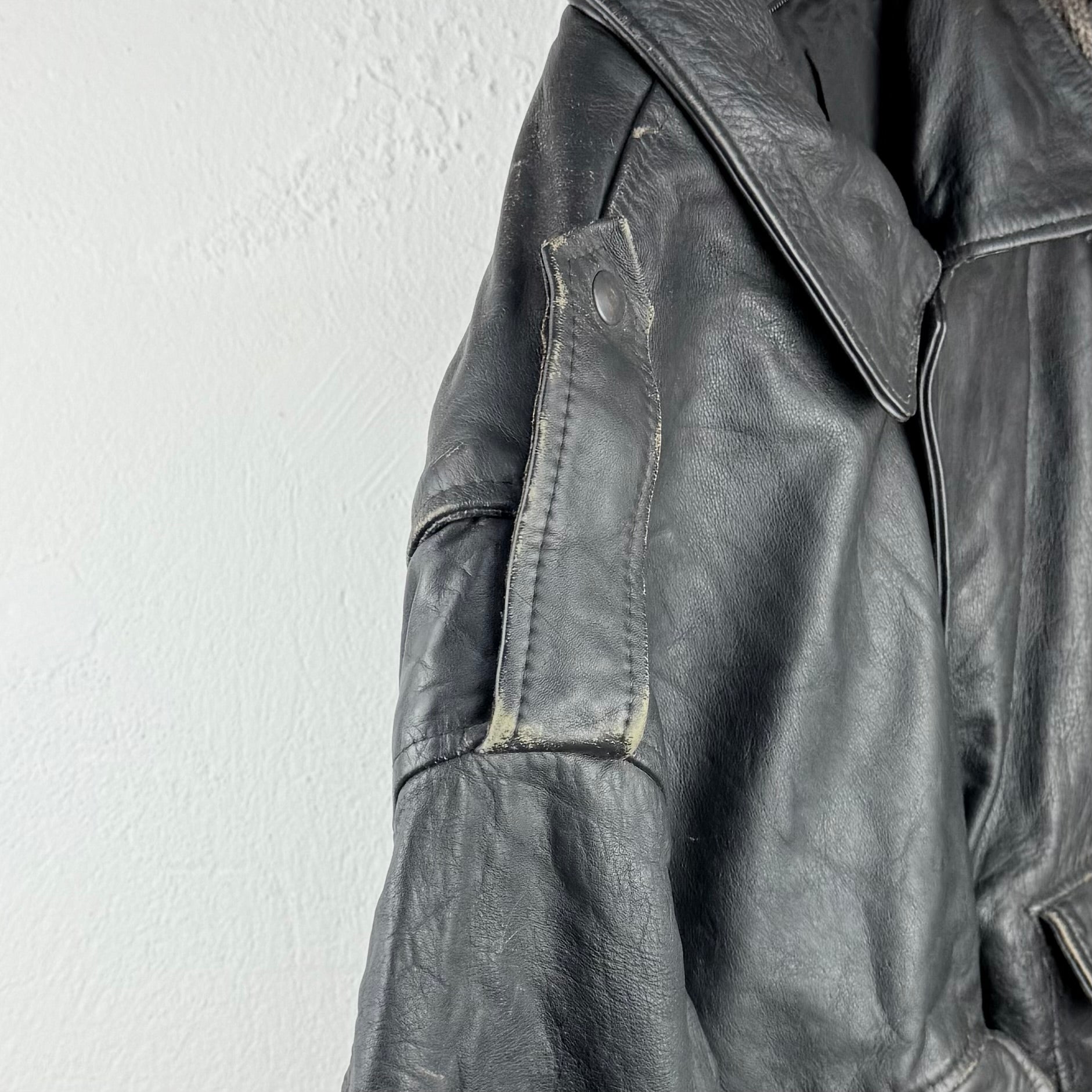 Kuratierter Vintage Onlineshop nachhaltige Secondhand Kleidung online kaufen, Online Shop Vintage, Vintage Online Shop, Second Hand Online Shop, gebraucht, zweite Hand, reused, preloved, Y2K, thriftshop, thriftstore, thrifting, thrift shop, thrift store
