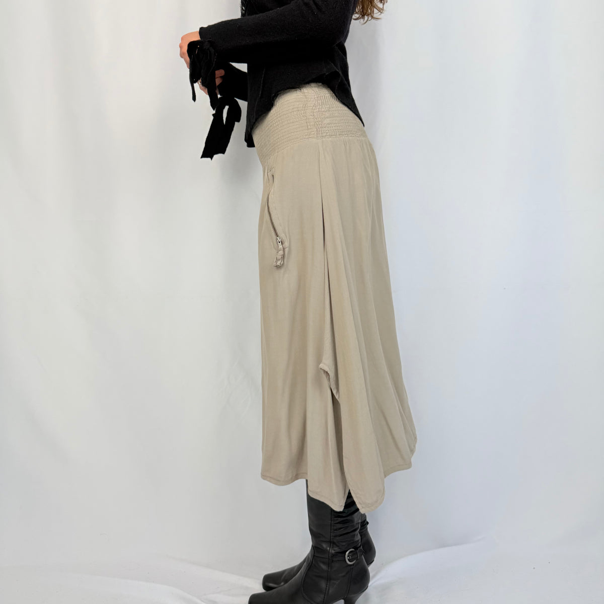 Kuratierter Vintage Onlineshop nachhaltige Secondhand Kleidung online kaufen, Online Shop Vintage, Vintage Online Shop, Second Hand Online Shop, gebraucht, zweite Hand, reused, preloved, Y2K, thriftshop, thriftstore, thrifting, thrift shop, thrift store, Elegant, Asymmetrical, Boho