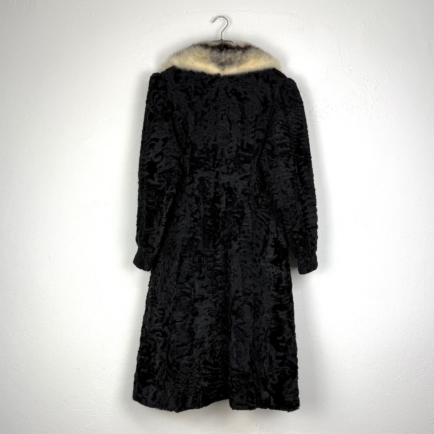 Kuratierter Vintage Onlineshop nachhaltige Secondhand Kleidung online kaufen, Online Shop Vintage, Vintage Online Shop, Second Hand Online Shop, gebraucht, zweite Hand, reused, preloved, Y2K, thriftshop, thriftstore, thrifting, thrift shop, thrift store