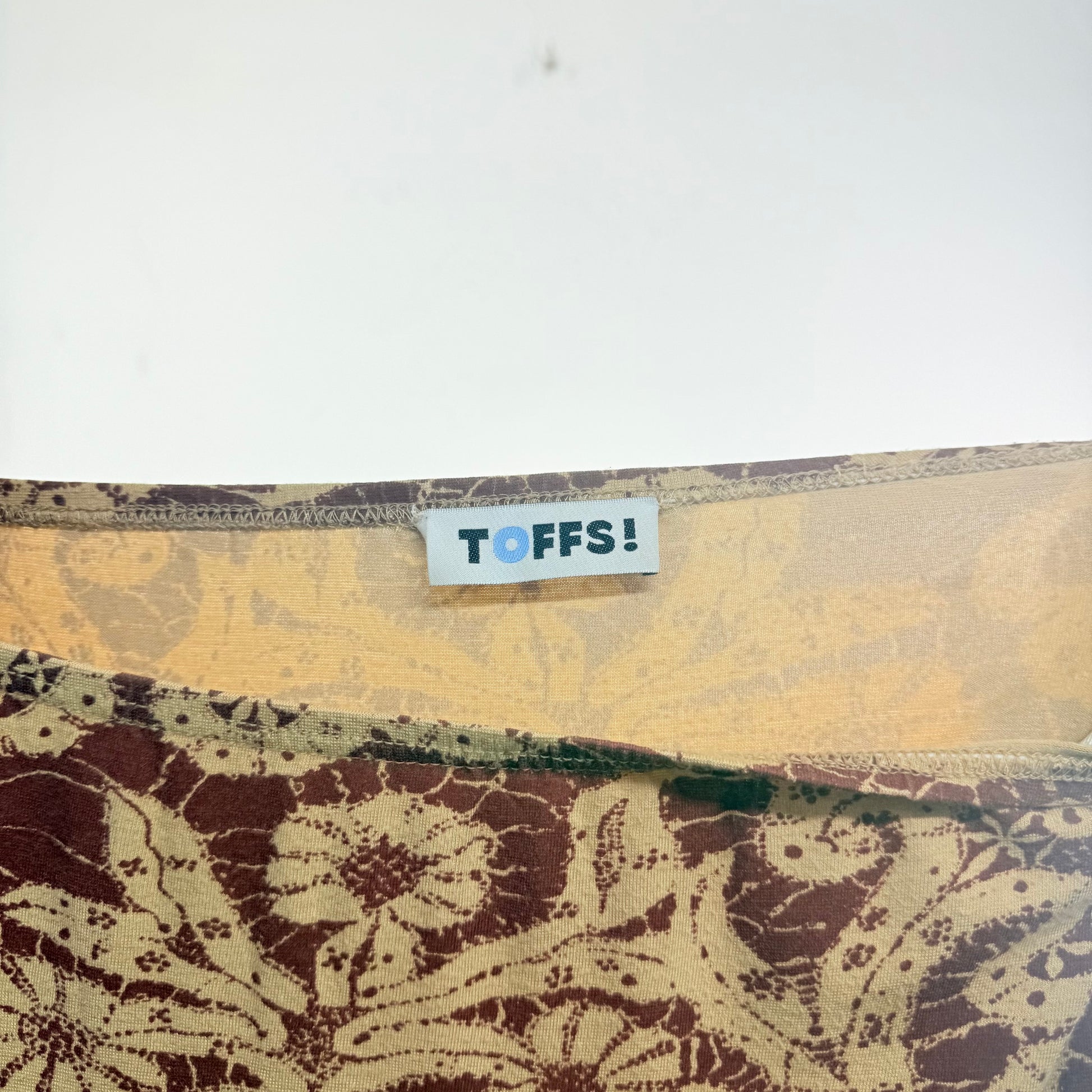 Kuratierter Vintage Onlineshop nachhaltige Secondhand Kleidung online kaufen, Online Shop Vintage, Vintage Online Shop, Second Hand Online Shop, gebraucht, zweite Hand, reused, preloved, Y2K, thriftshop, thriftstore, thrifting, thrift shop, thrift store, Boho, Festival