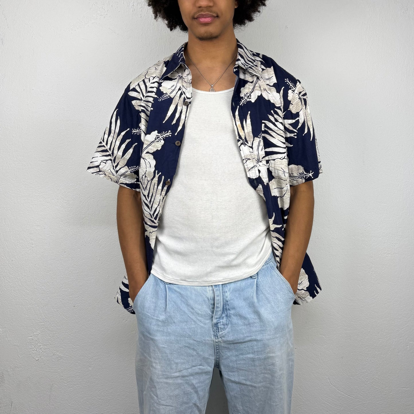 Kuratierter Vintage Onlineshop nachhaltige Secondhand Kleidung online kaufen, Online Shop Vintage, Vintage Online Shop, Second Hand Online Shop, gebraucht, zweite Hand, reused, preloved, Y2K, thriftshop, thriftstore, thrifting, thrift shop, thrift store