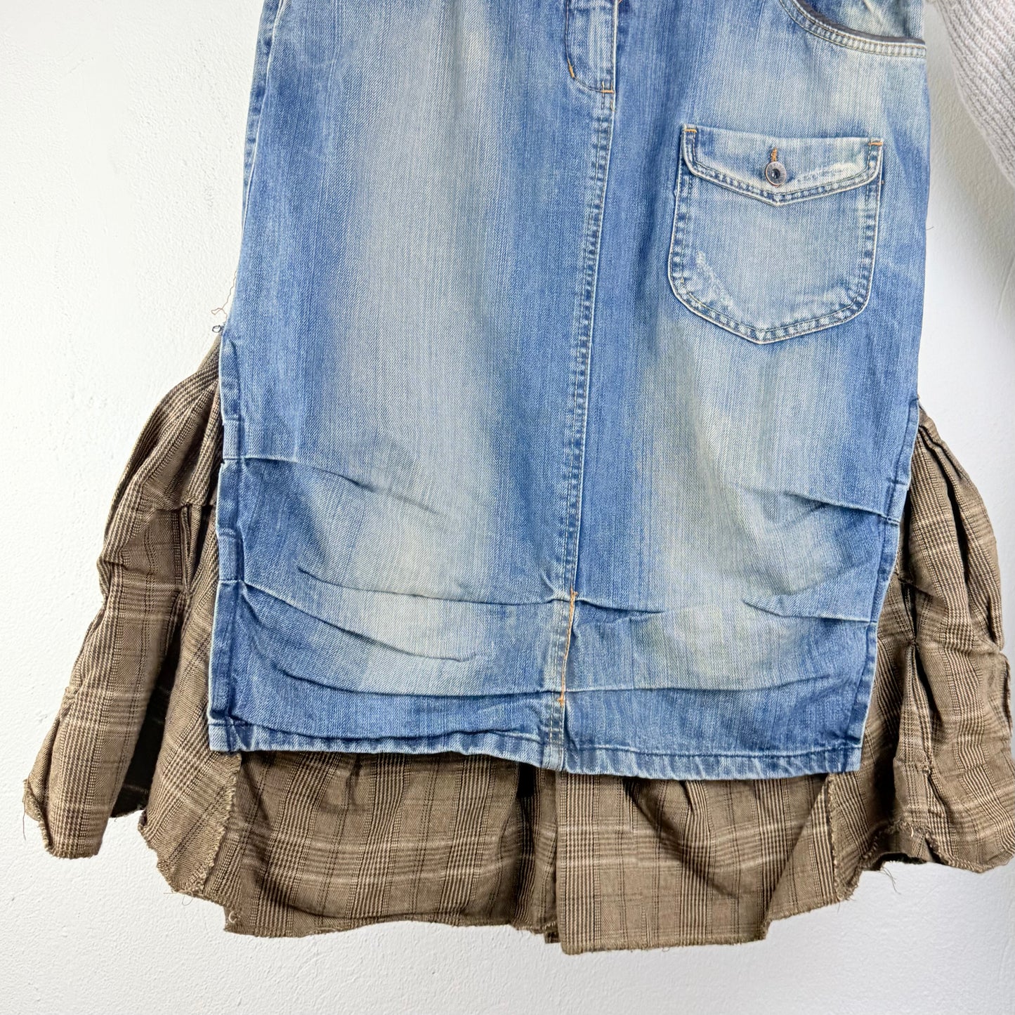 Kuratierter Vintage Onlineshop nachhaltige Secondhand Kleidung online kaufen, Online Shop Vintage, Vintage Online Shop, Second Hand Online Shop, gebraucht, zweite Hand, reused, preloved, Y2K, thriftshop, thriftstore, thrifting, thrift shop, thrift store, Reetro, Bratz, Denim, Mixed Fabrics
