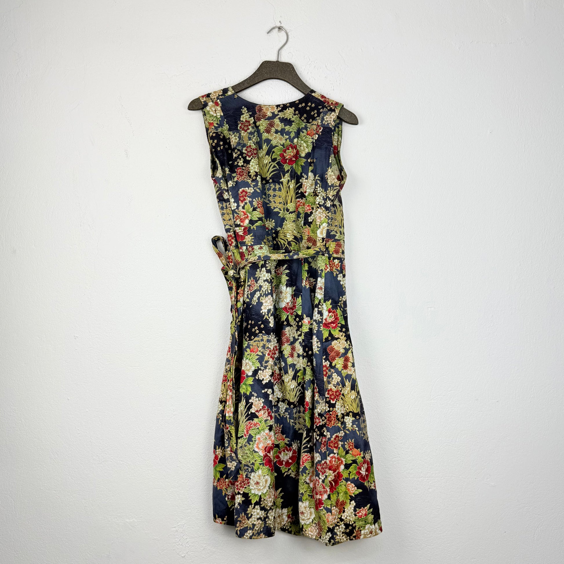 Kuratierter Vintage Onlineshop nachhaltige Secondhand Kleidung online kaufen, Online Shop Vintage, Vintage Online Shop, Second Hand Online Shop, gebraucht, zweite Hand, reused, preloved, Y2K, thriftshop, thriftstore, thrifting, thrift shop, thrift store