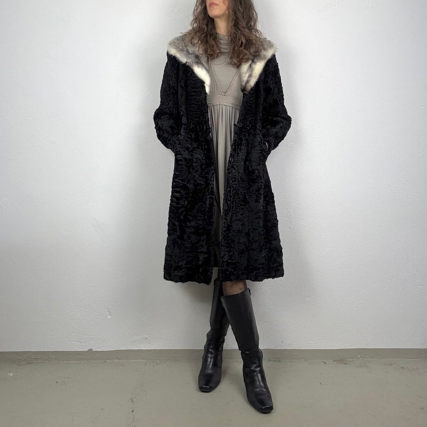 Kuratierter Vintage Onlineshop nachhaltige Secondhand Kleidung online kaufen, Online Shop Vintage, Vintage Online Shop, Second Hand Online Shop, gebraucht, zweite Hand, reused, preloved, Y2K, thriftshop, thriftstore, thrifting, thrift shop, thrift store