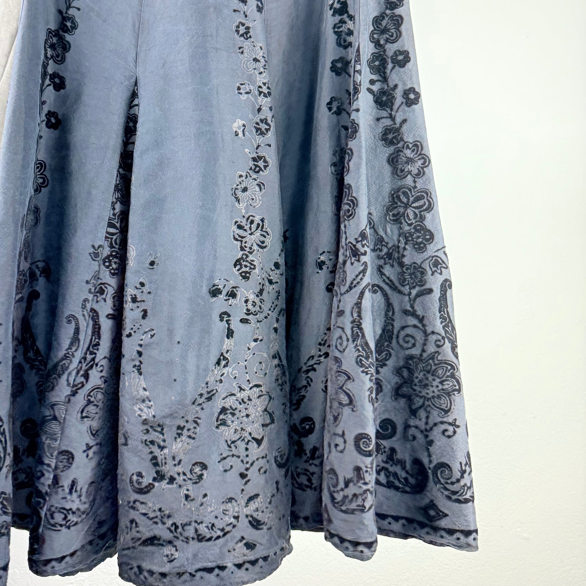 Kuratierter Vintage Onlineshop nachhaltige Secondhand Kleidung online kaufen, Online Shop Vintage, Vintage Online Shop, Second Hand Online Shop, gebraucht, zweite Hand, reused, preloved, Y2K, thriftshop, thriftstore, thrifting, thrift shop, thrift store