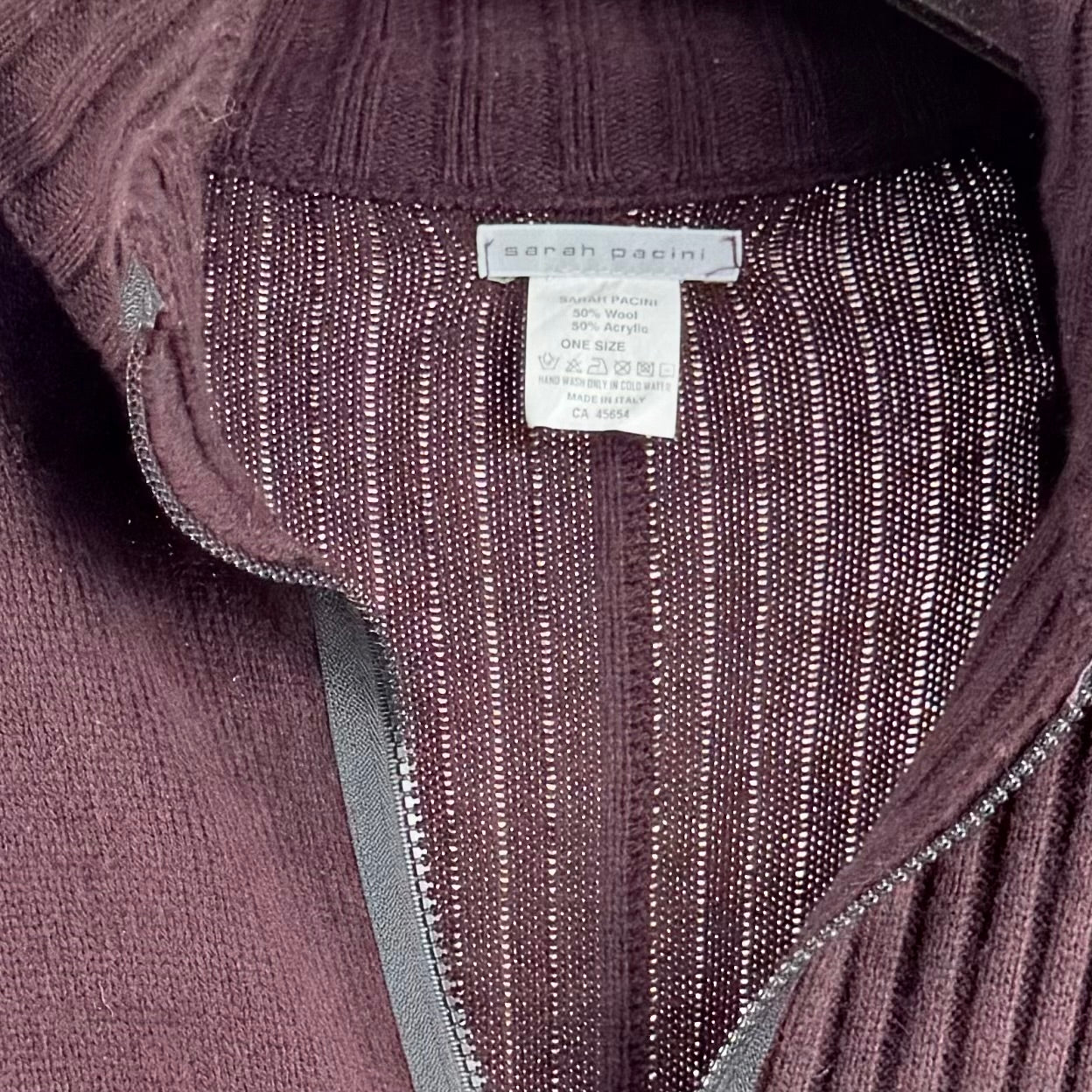 Kuratierter Vintage Onlineshop nachhaltige Secondhand Kleidung online kaufen, Online Shop Vintage, Vintage Online Shop, Second Hand Online Shop, gebraucht, zweite Hand, reused, preloved, Y2K, thriftshop, thriftstore, thrifting, thrift shop, thrift store, Asymmetrisch, Strick, Zipper, Retro