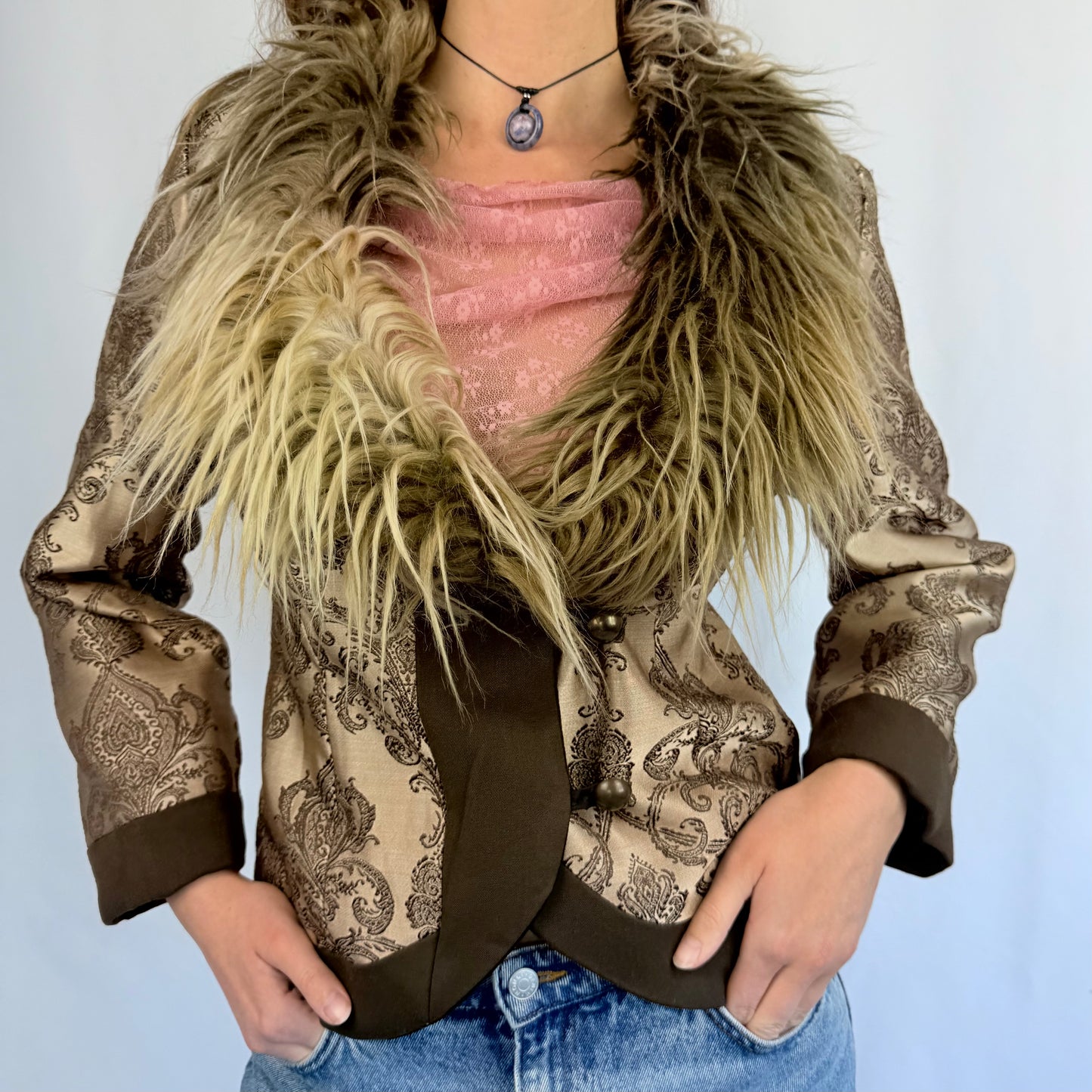 Kuratierter Vintage Onlineshop nachhaltige Secondhand Kleidung online kaufen, Online Shop Vintage, Vintage Online Shop, Second Hand Online Shop, gebraucht, zweite Hand, reused, preloved, Y2K, thriftshop, thriftstore, thrifting, thrift shop, thrift store, Y2K, Cozy, Elegant, Bratz