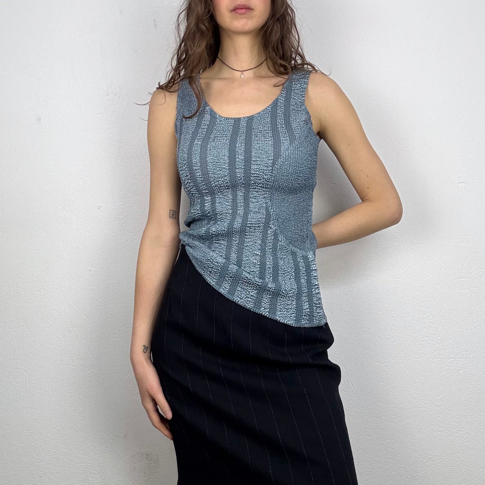 Kuratierter Vintage Onlineshop nachhaltige Secondhand Kleidung online kaufen, Online Shop Vintage, Vintage Online Shop, Second Hand Online Shop, gebraucht, zweite Hand, reused, preloved, Y2K, thriftshop, thriftstore, thrifting, thrift shop, thrift store