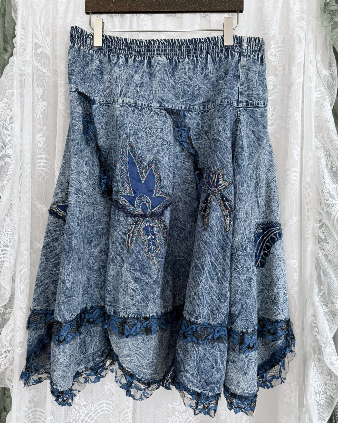 Jeansrock mit Spitze besonders rare witchy whimsy whimsical Teos Vintage online Shop