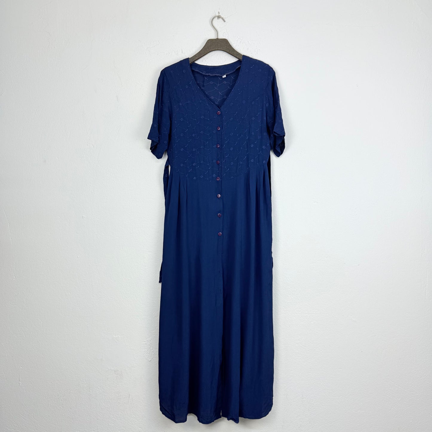 Kuratierter Vintage Onlineshop nachhaltige Secondhand Kleidung online kaufen, Online Shop Vintage, Vintage Online Shop, Second Hand Online Shop, gebraucht, zweite Hand, reused, preloved, Y2K, thriftshop, thriftstore, thrifting, thrift shop, thrift store, Retro, Bindekleid, Cozy