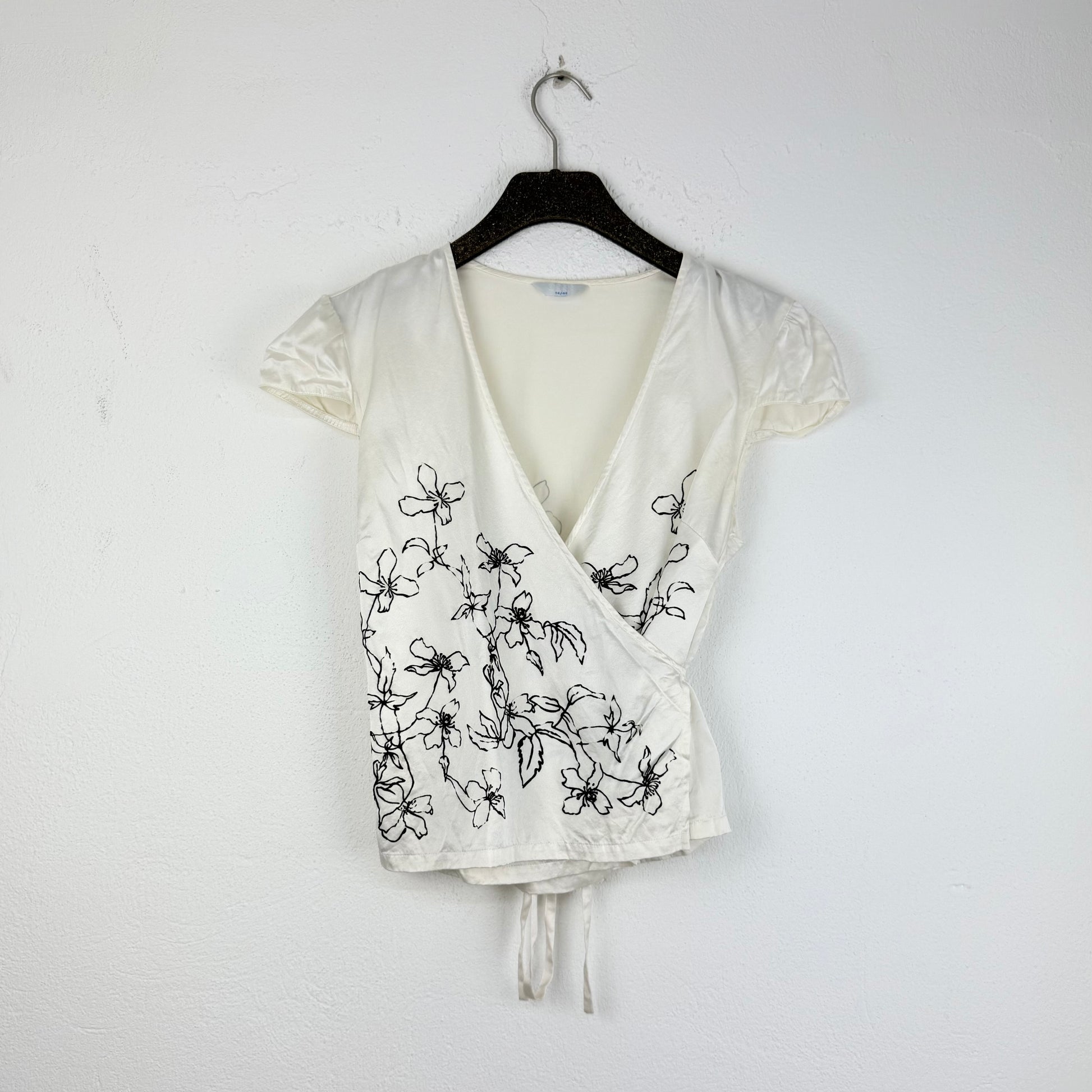 Kuratierter Vintage Onlineshop nachhaltige Secondhand Kleidung online kaufen, Online Shop Vintage, Vintage Online Shop, Second Hand Online Shop, gebraucht, zweite Hand, reused, preloved, Y2K, thriftshop, thriftstore, thrifting, thrift shop, thrift store, Flowy, Blumig, Festival