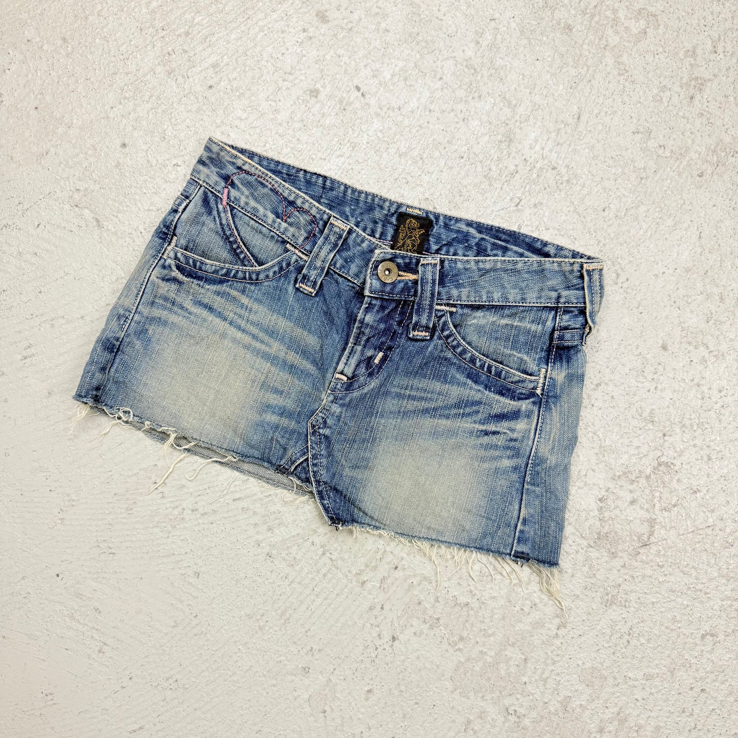 Kuratierter Vintage Onlineshop nachhaltige Secondhand Kleidung online kaufen, Online Shop Vintage, Vintage Online Shop, Second Hand Online Shop, gebraucht, zweite Hand, reused, preloved, Y2K, thriftshop, thriftstore, thrifting, thrift shop, thrift store, Denim, Miniskirt