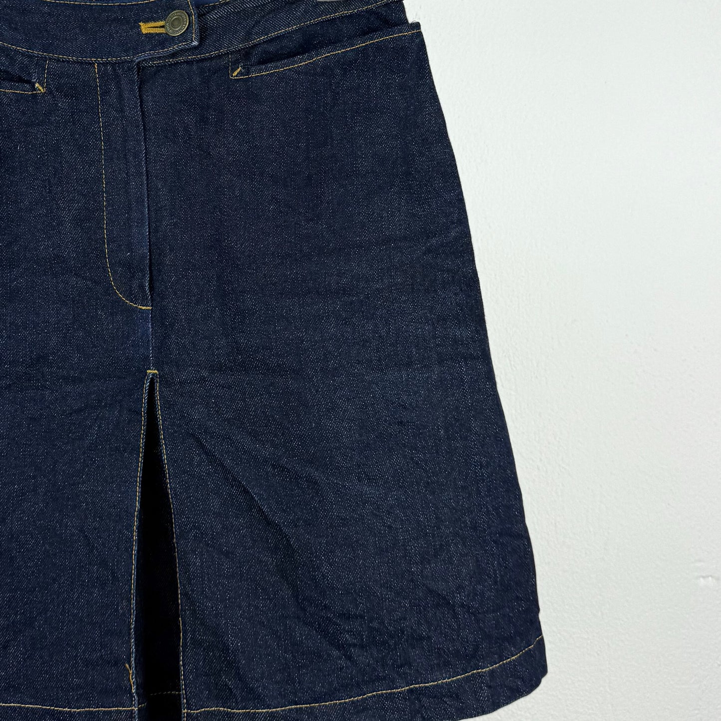 Kuratierter Vintage Onlineshop nachhaltige Secondhand Kleidung online kaufen, Online Shop Vintage, Vintage Online Shop, Second Hand Online Shop, gebraucht, zweite Hand, reused, preloved, Y2K, thriftshop, thriftstore, thrifting, thrift shop, thrift store