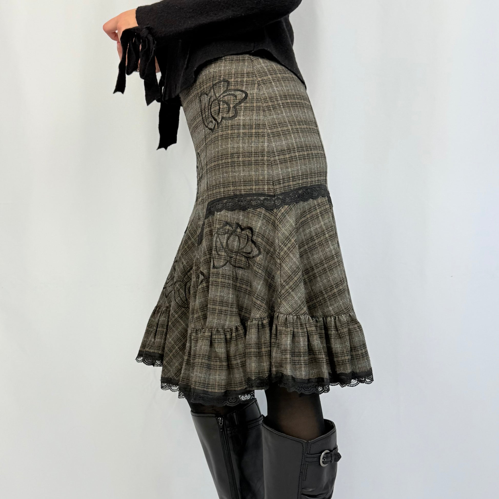 Kuratierter Vintage Onlineshop nachhaltige Secondhand Kleidung online kaufen, Online Shop Vintage, Vintage Online Shop, Second Hand Online Shop, gebraucht, zweite Hand, reused, preloved, Y2K, thriftshop, thriftstore, thrifting, thrift shop, thrift store, Floral, Whimsy, Unique
