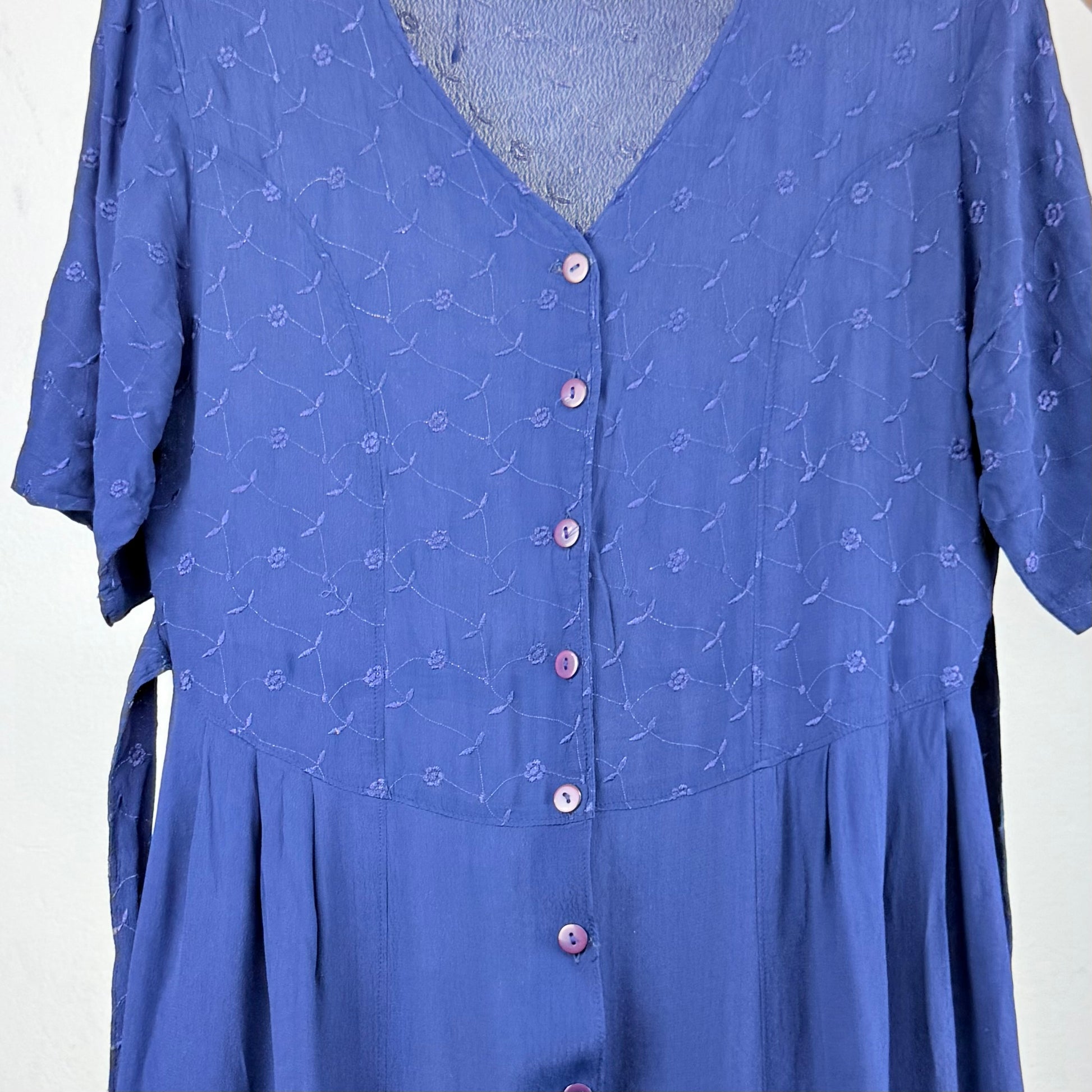 Kuratierter Vintage Onlineshop nachhaltige Secondhand Kleidung online kaufen, Online Shop Vintage, Vintage Online Shop, Second Hand Online Shop, gebraucht, zweite Hand, reused, preloved, Y2K, thriftshop, thriftstore, thrifting, thrift shop, thrift store, Retro, Bindekleid, Cozy