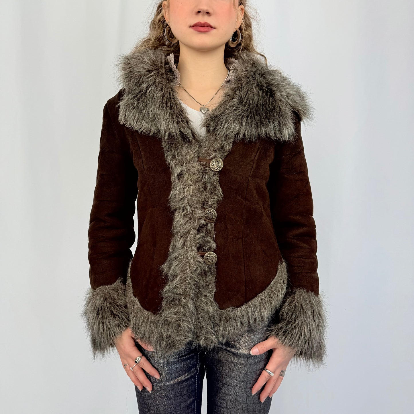 Kuratierter Vintage Onlineshop nachhaltige Secondhand Kleidung online kaufen, Online Shop Vintage, Vintage Online Shop, Second Hand Online Shop, gebraucht, zweite Hand, reused, preloved, Y2K, thriftshop, thriftstore, thrifting, thrift shop, thrift store, Cozy, Bratz, 2000s, Teddy