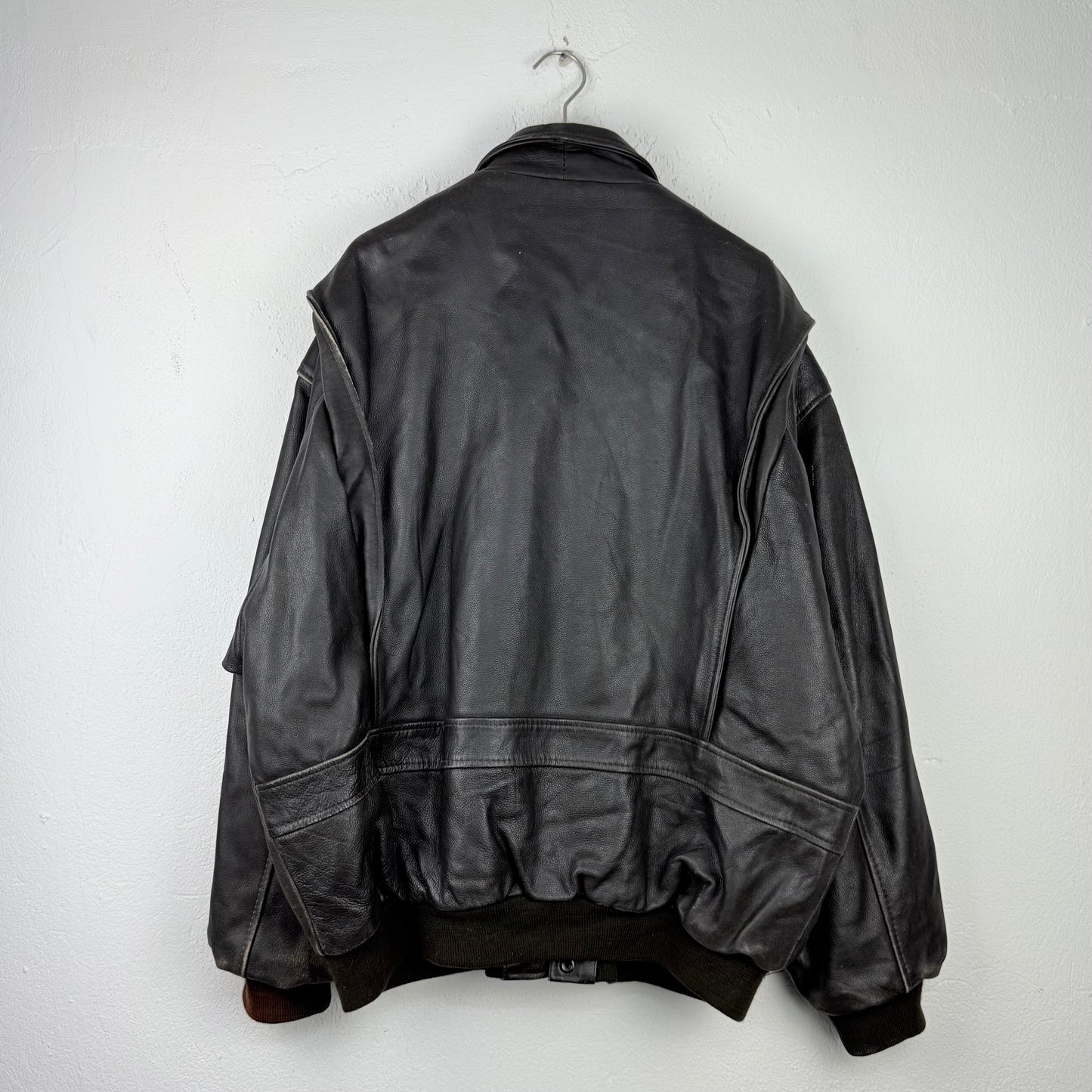Kuratierter Vintage Onlineshop nachhaltige Secondhand Kleidung online kaufen, Online Shop Vintage, Vintage Online Shop, Second Hand Online Shop, gebraucht, zweite Hand, reused, preloved, Y2K, thriftshop, thriftstore, thrifting, thrift shop, thrift store