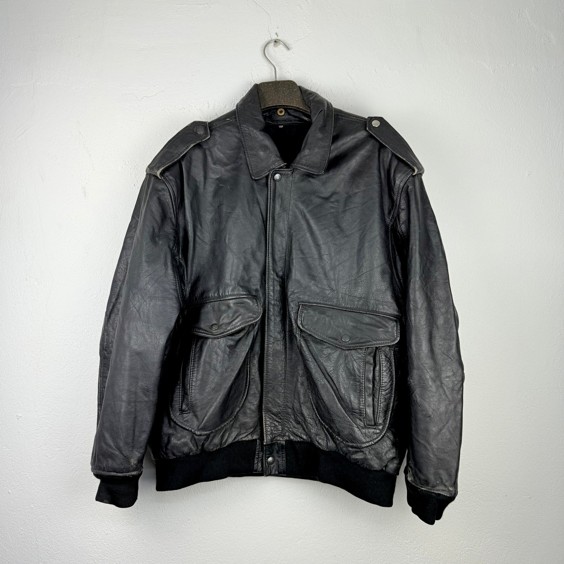 Kuratierter Vintage Onlineshop nachhaltige Secondhand Kleidung online kaufen, Online Shop Vintage, Vintage Online Shop, Second Hand Online Shop, gebraucht, zweite Hand, reused, preloved, Y2K, thriftshop, thriftstore, thrifting, thrift shop, thrift store