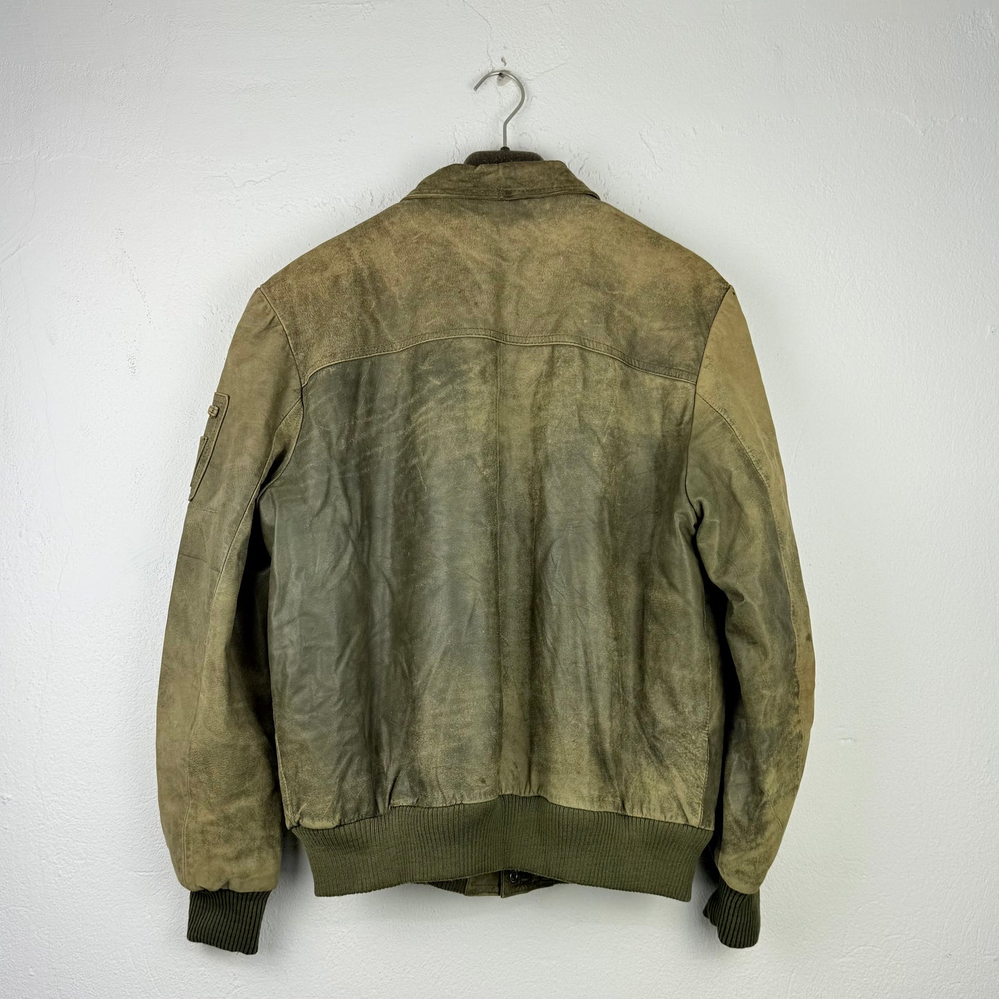Kuratierter Vintage Onlineshop nachhaltige Secondhand Kleidung online kaufen, Online Shop Vintage, Vintage Online Shop, Second Hand Online Shop, gebraucht, zweite Hand, reused, preloved, Y2K, thriftshop, thriftstore, thrifting, thrift shop, thrift store
