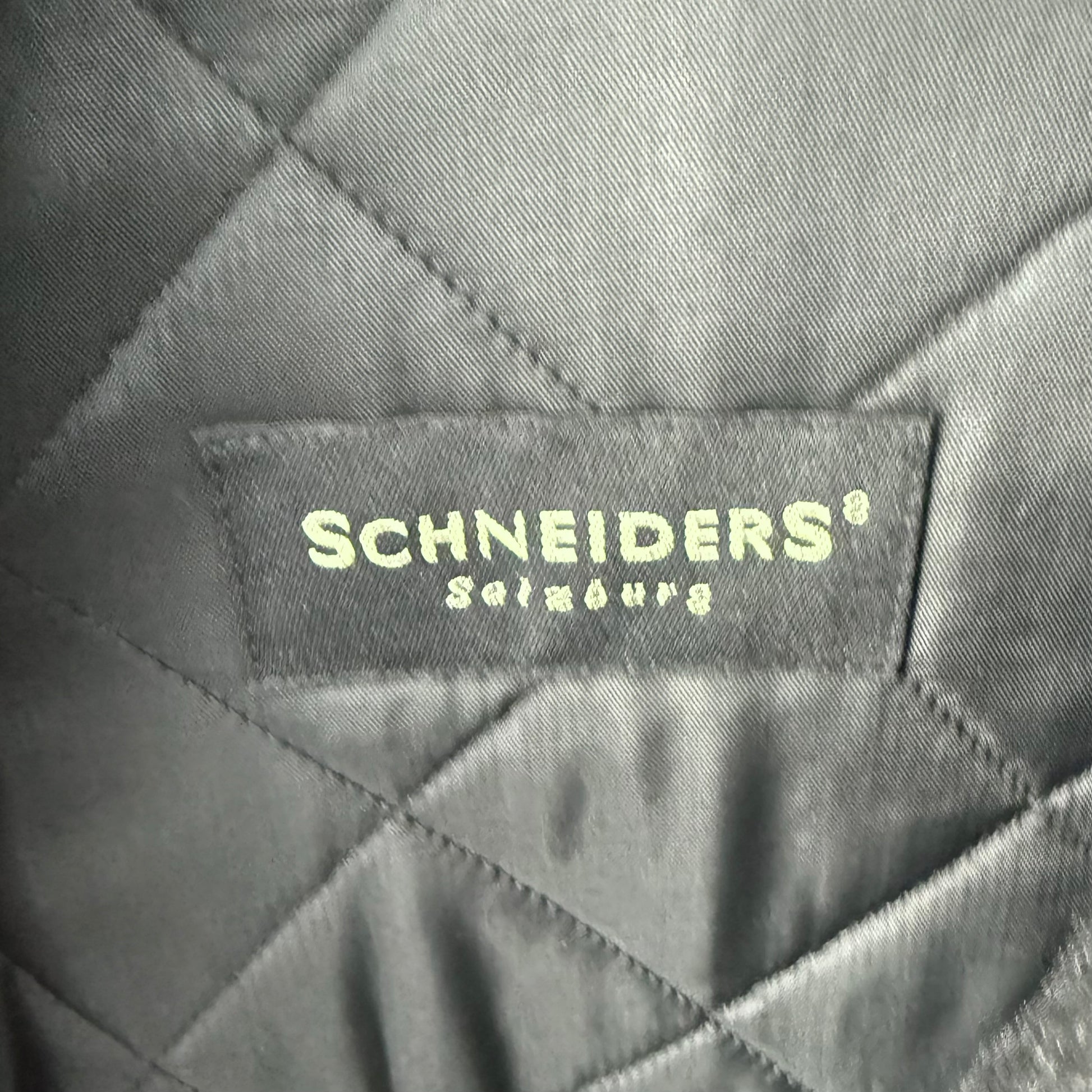 Kuratierter Vintage Onlineshop nachhaltige Secondhand Kleidung online kaufen, Online Shop Vintage, Vintage Online Shop, Second Hand Online Shop, gebraucht, zweite Hand, reused, preloved, Y2K, thriftshop, thriftstore, thrifting, thrift shop, thrift store