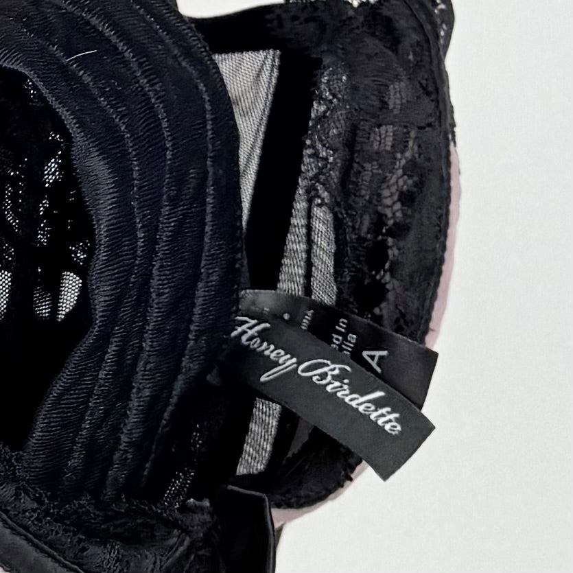 Kuratierter Vintage Onlineshop nachhaltige Secondhand Kleidung online kaufen, Online Shop Vintage, Vintage Online Shop, Second Hand Online Shop, gebraucht, zweite Hand, reused, preloved, Y2K, thriftshop, thriftstore, thrifting, thrift shop, thrift store