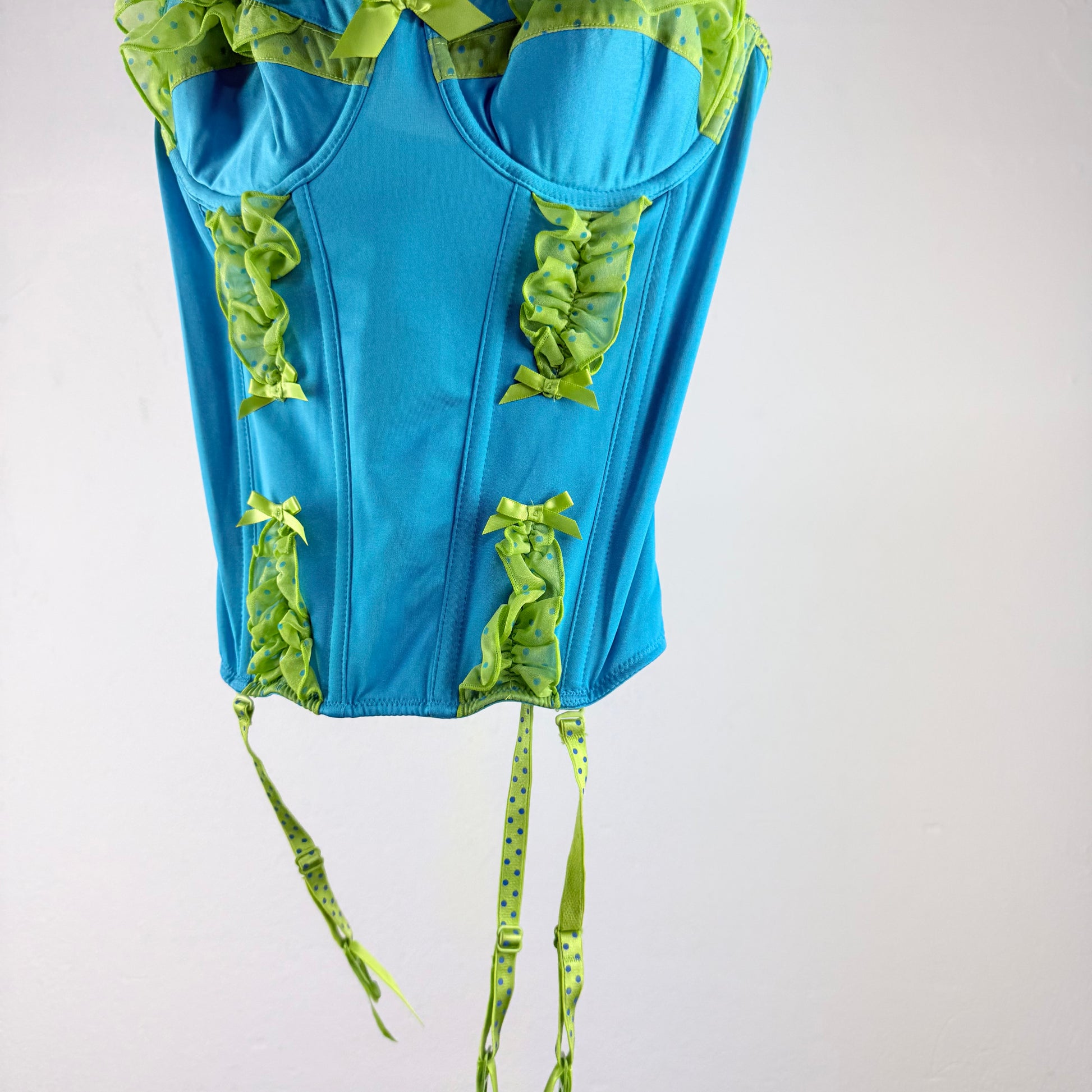Kuratierter Vintage Onlineshop nachhaltige Secondhand Kleidung online kaufen, Online Shop Vintage, Vintage Online Shop, Second Hand Online Shop, gebraucht, zweite Hand, reused, preloved, Y2K, thriftshop, thriftstore, thrifting, thrift shop, thrift store