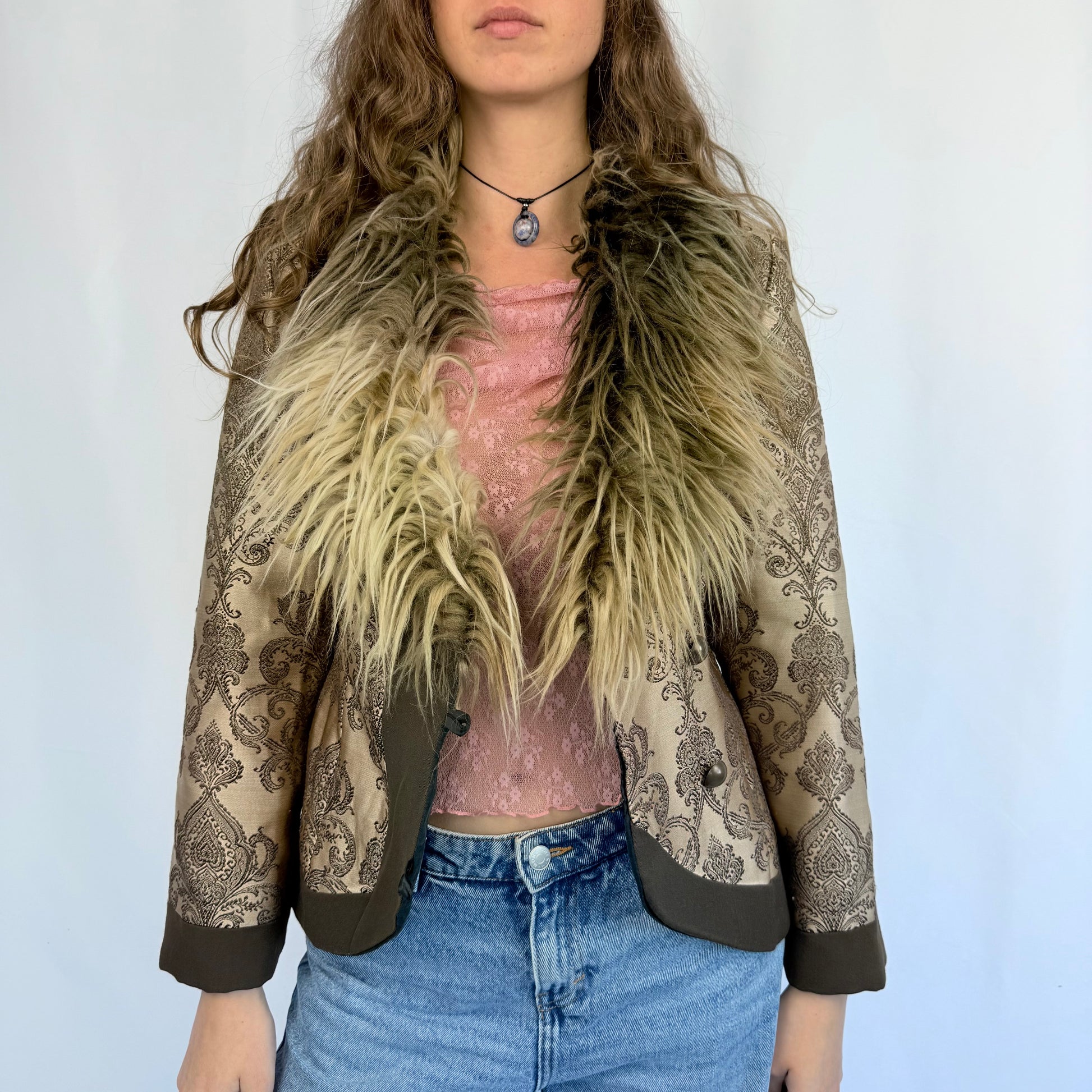 Kuratierter Vintage Onlineshop nachhaltige Secondhand Kleidung online kaufen, Online Shop Vintage, Vintage Online Shop, Second Hand Online Shop, gebraucht, zweite Hand, reused, preloved, Y2K, thriftshop, thriftstore, thrifting, thrift shop, thrift store, Y2K, Cozy, Elegant, Bratz