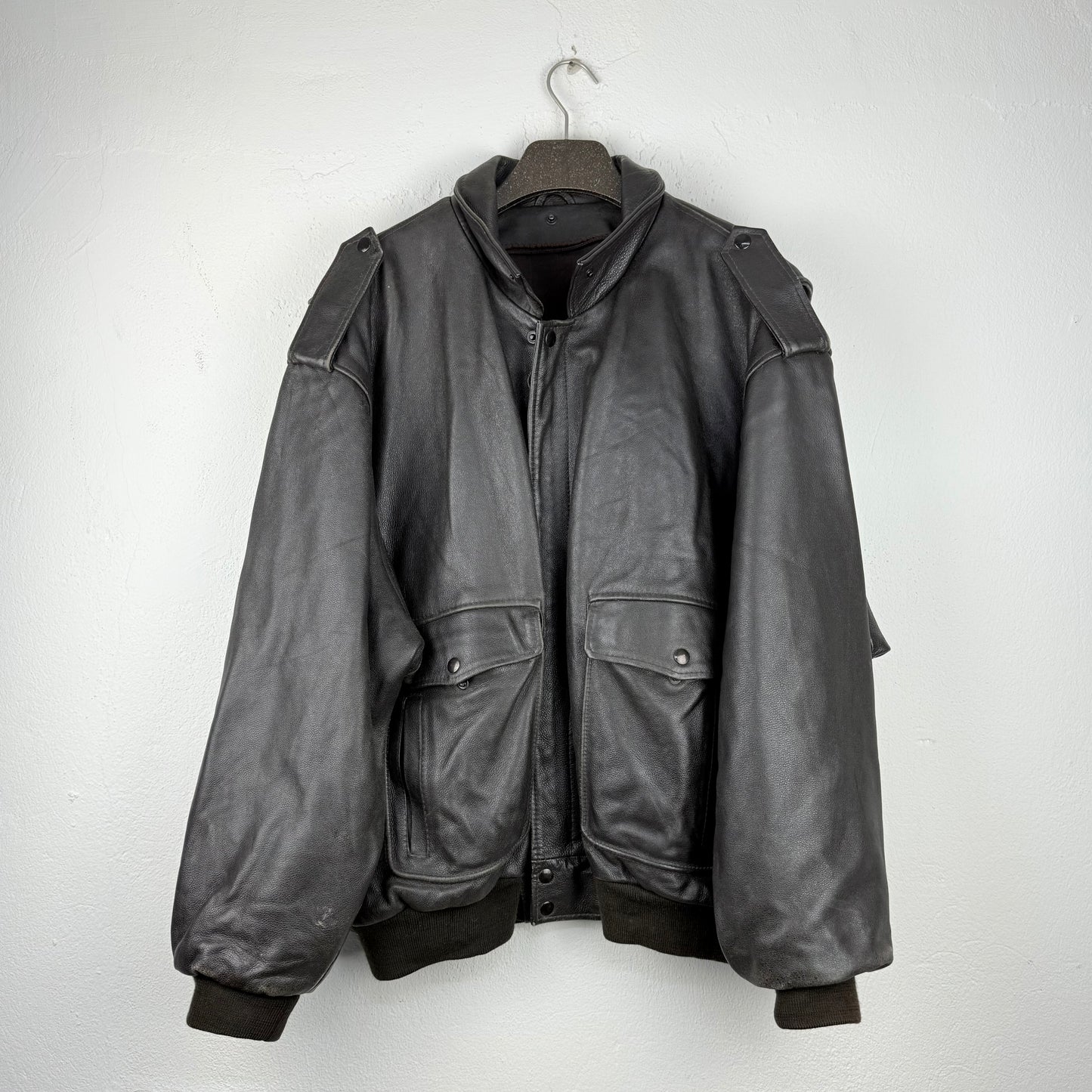 Kuratierter Vintage Onlineshop nachhaltige Secondhand Kleidung online kaufen, Online Shop Vintage, Vintage Online Shop, Second Hand Online Shop, gebraucht, zweite Hand, reused, preloved, Y2K, thriftshop, thriftstore, thrifting, thrift shop, thrift store
