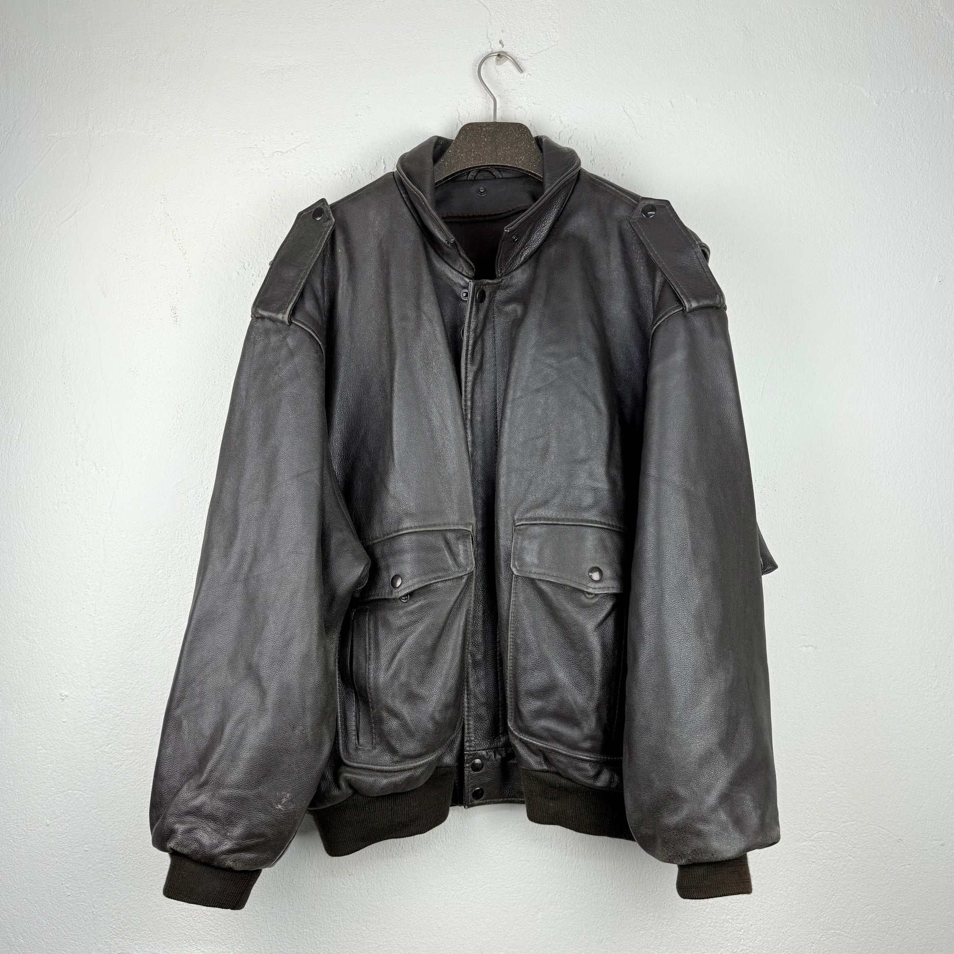 Kuratierter Vintage Onlineshop nachhaltige Secondhand Kleidung online kaufen, Online Shop Vintage, Vintage Online Shop, Second Hand Online Shop, gebraucht, zweite Hand, reused, preloved, Y2K, thriftshop, thriftstore, thrifting, thrift shop, thrift store
