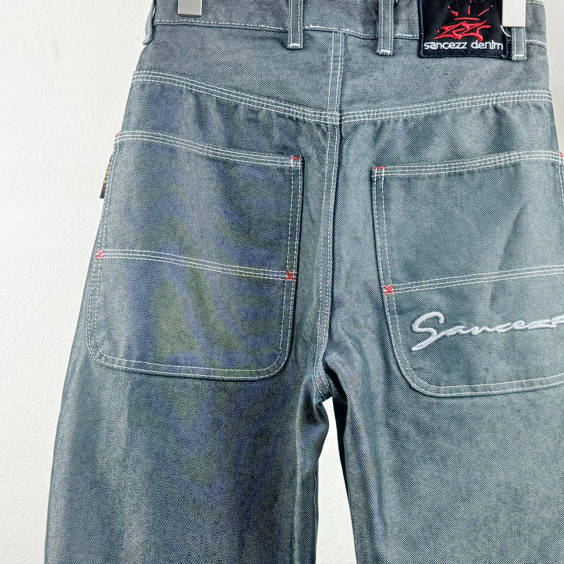 Kuratierter Vintage Onlineshop nachhaltige Secondhand Kleidung online kaufen, Online Shop Vintage, Vintage Online Shop, Second Hand Online Shop, gebraucht, zweite Hand, reused, preloved, Y2K, thriftshop, thriftstore, thrifting, thrift shop, thrift store, Denim, Retro, Sanccez