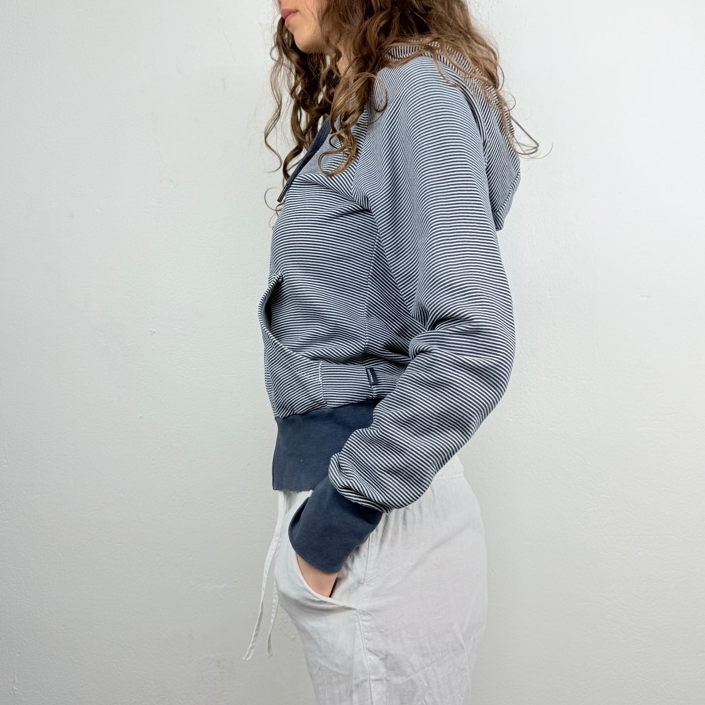 Kuratierter Vintage Onlineshop nachhaltige Secondhand Kleidung online kaufen, Online Shop Vintage, Vintage Online Shop, Second Hand Online Shop, gebraucht, zweite Hand, reused, preloved, Y2K, thriftshop, thriftstore, thrifting, thrift shop, thrift store, Y2K, Staple Piece, Comfy