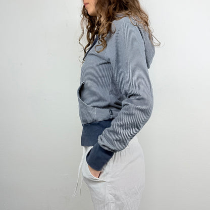 Kuratierter Vintage Onlineshop nachhaltige Secondhand Kleidung online kaufen, Online Shop Vintage, Vintage Online Shop, Second Hand Online Shop, gebraucht, zweite Hand, reused, preloved, Y2K, thriftshop, thriftstore, thrifting, thrift shop, thrift store, Y2K, Staple Piece, Comfy
