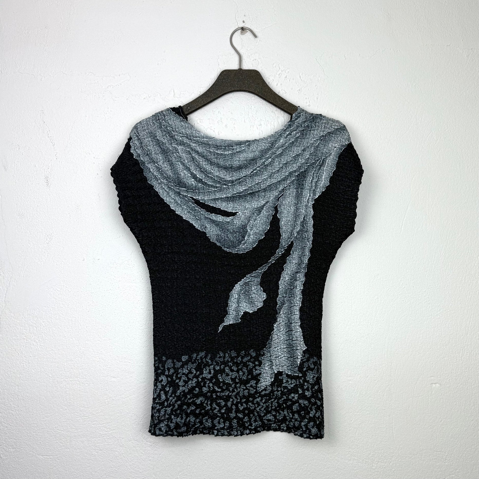 Kuratierter Vintage Onlineshop nachhaltige Secondhand Kleidung online kaufen, Online Shop Vintage, Vintage Online Shop, Second Hand Online Shop, gebraucht, zweite Hand, reused, preloved, Y2K, thriftshop, thriftstore, thrifting, thrift shop, thrift store