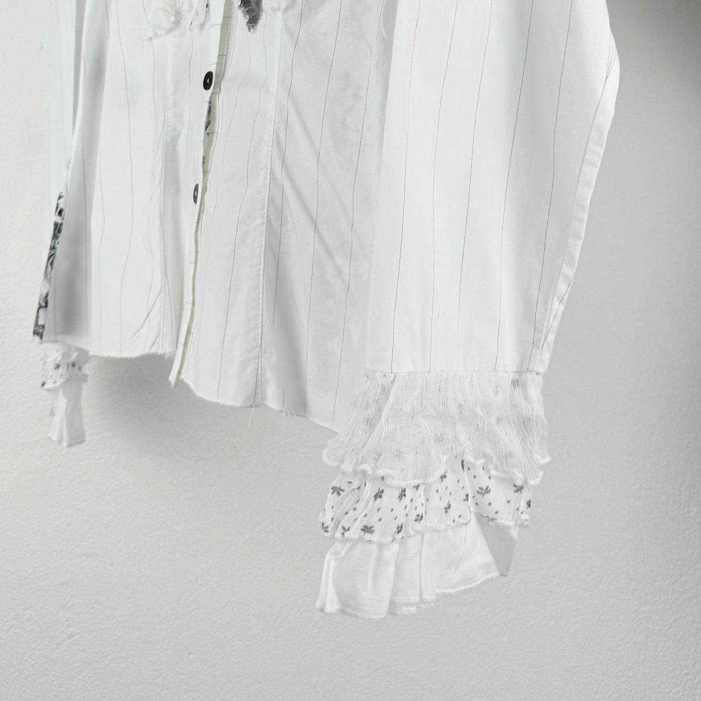 Kuratierter Vintage Onlineshop nachhaltige Secondhand Kleidung online kaufen, Online Shop Vintage, Vintage Online Shop, Second Hand Online Shop, gebraucht, zweite Hand, reused, preloved, Y2K, thriftshop, thriftstore, thrifting, thrift shop, thrift store, Patchwork, Floeers, Mixd Fabrics
