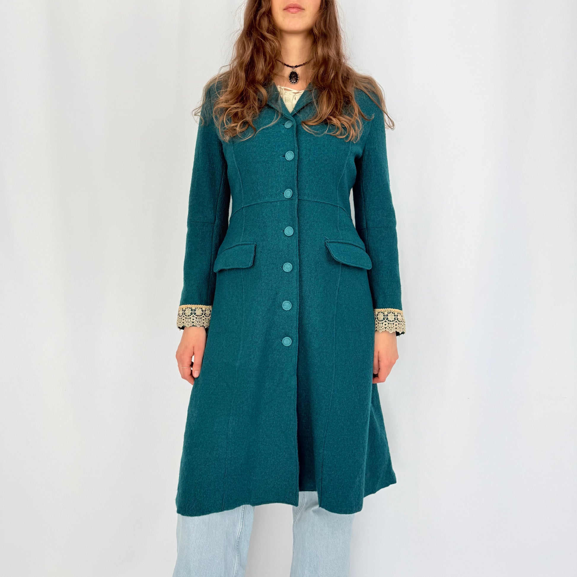 Kuratierter Vintage Onlineshop nachhaltige Secondhand Kleidung online kaufen, Online Shop Vintage, Vintage Online Shop, Second Hand Online Shop, gebraucht, zweite Hand, reused, preloved, Y2K, thriftshop, thriftstore, thrifting, thrift shop, thrift store, Classic, Cozy, Warm, Elegant