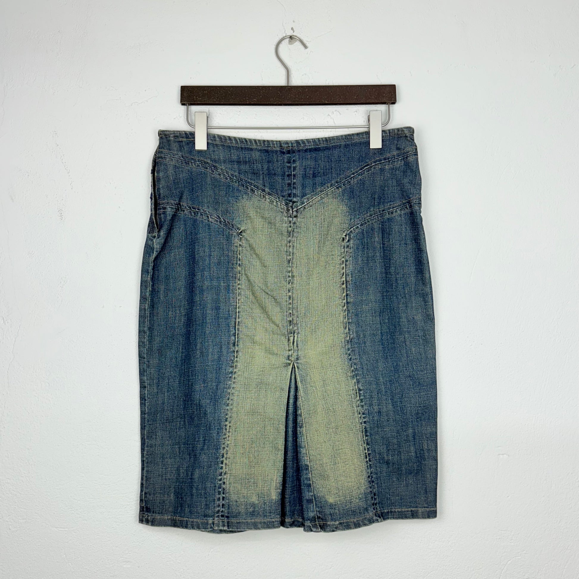 Kuratierter Vintage Onlineshop nachhaltige Secondhand Kleidung online kaufen, Online Shop Vintage, Vintage Online Shop, Second Hand Online Shop, gebraucht, zweite Hand, reused, preloved, Y2K, thriftshop, thriftstore, thrifting, thrift shop, thrift store