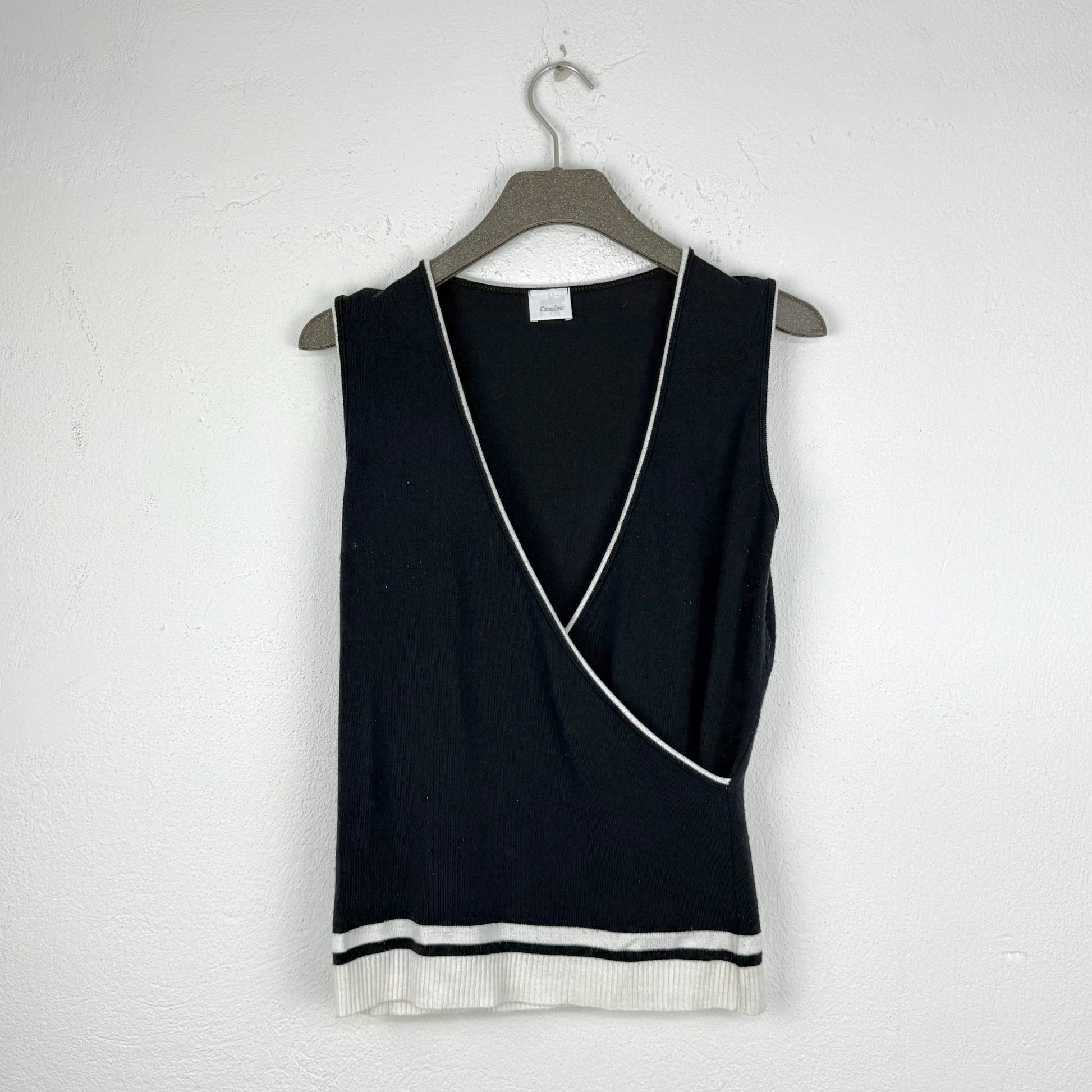 Kuratierter Vintage Onlineshop nachhaltige Secondhand Kleidung online kaufen, Online Shop Vintage, Vintage Online Shop, Second Hand Online Shop, gebraucht, zweite Hand, reused, preloved, Y2K, thriftshop, thriftstore, thrifting, thrift shop, thrift store