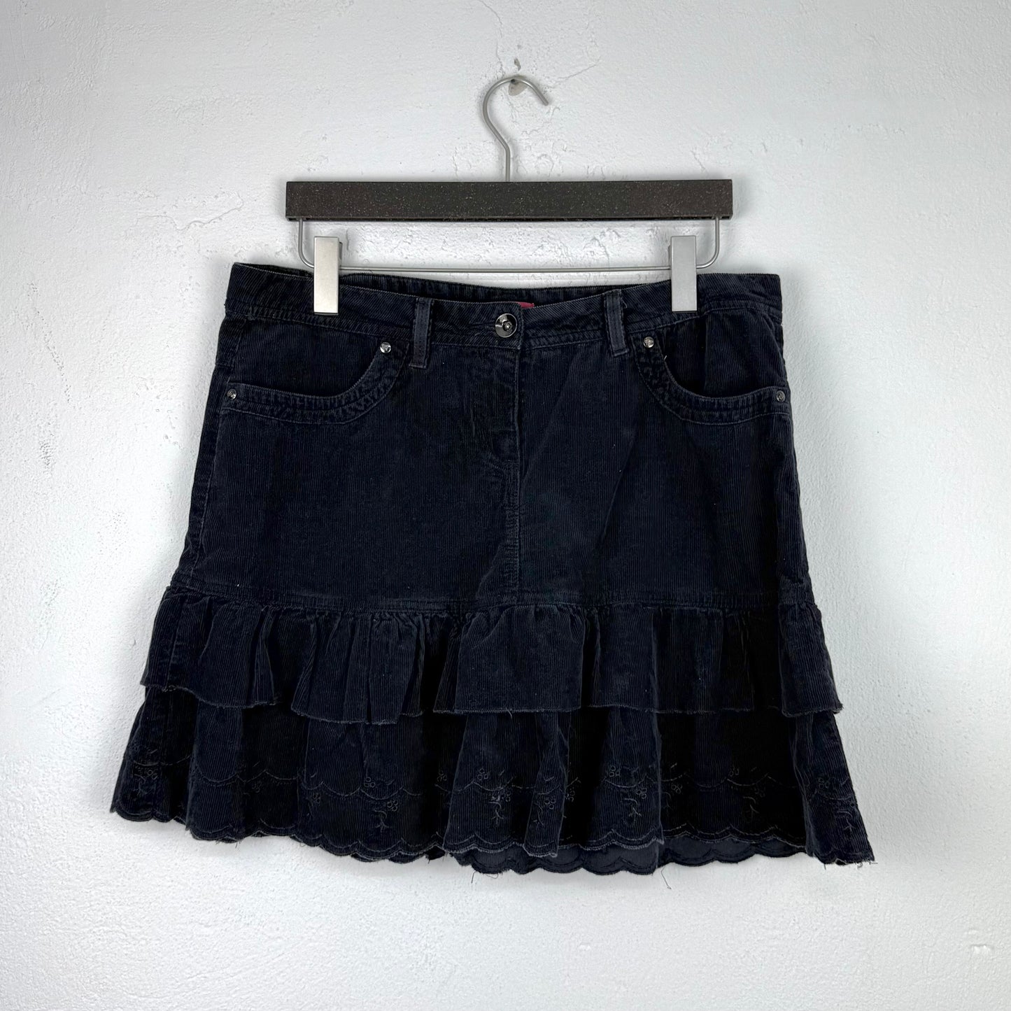 Kuratierter Vintage Onlineshop nachhaltige Secondhand Kleidung online kaufen, Online Shop Vintage, Vintage Online Shop, Second Hand Online Shop, gebraucht, zweite Hand, reused, preloved, Y2K, thriftshop, thriftstore, thrifting, thrift shop, thrift store