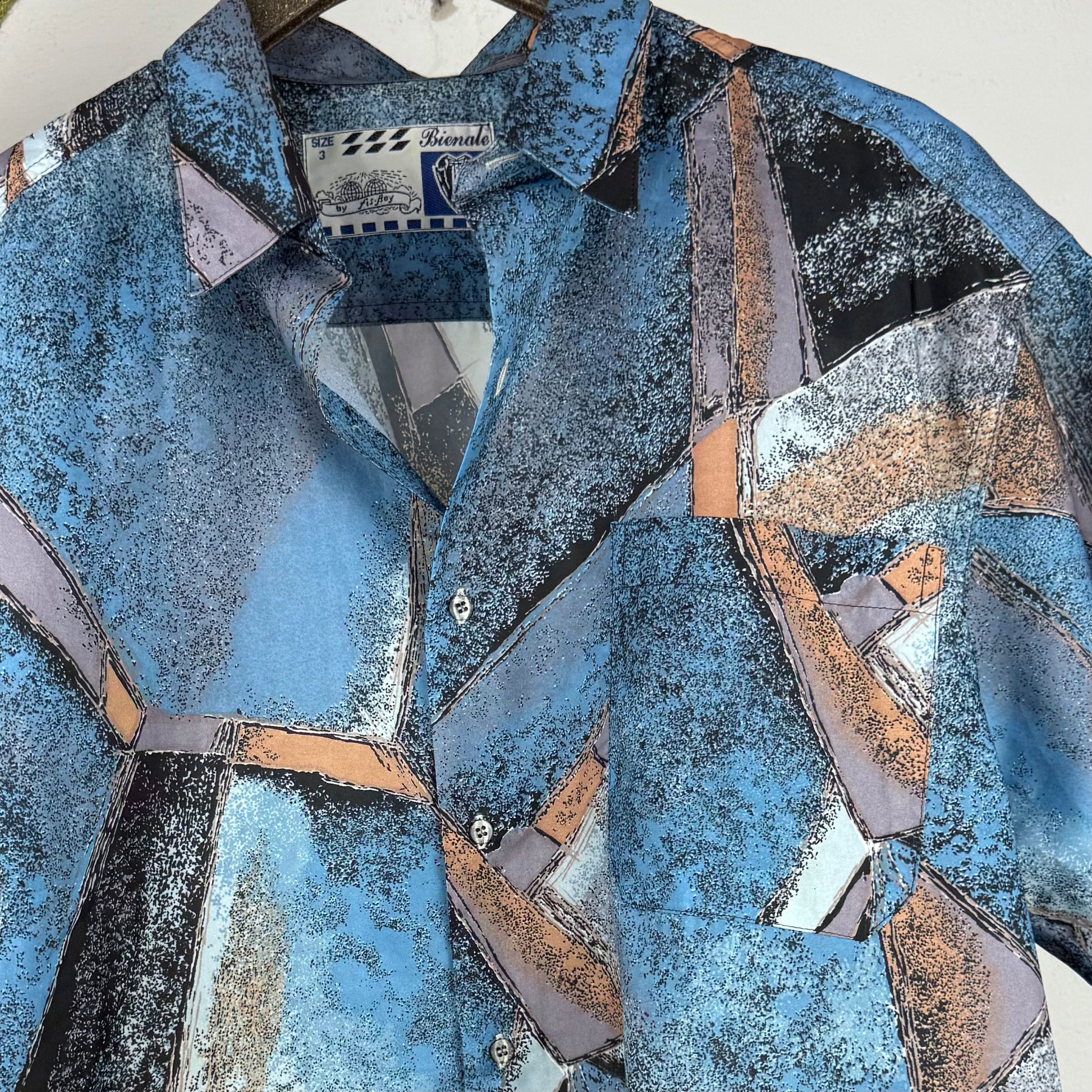 Kuratierter Vintage Onlineshop nachhaltige Secondhand Kleidung online kaufen, Online Shop Vintage, Vintage Online Shop, Second Hand Online Shop, gebraucht, zweite Hand, reused, preloved, Y2K, thriftshop, thriftstore, thrifting, thrift shop, thrift store
